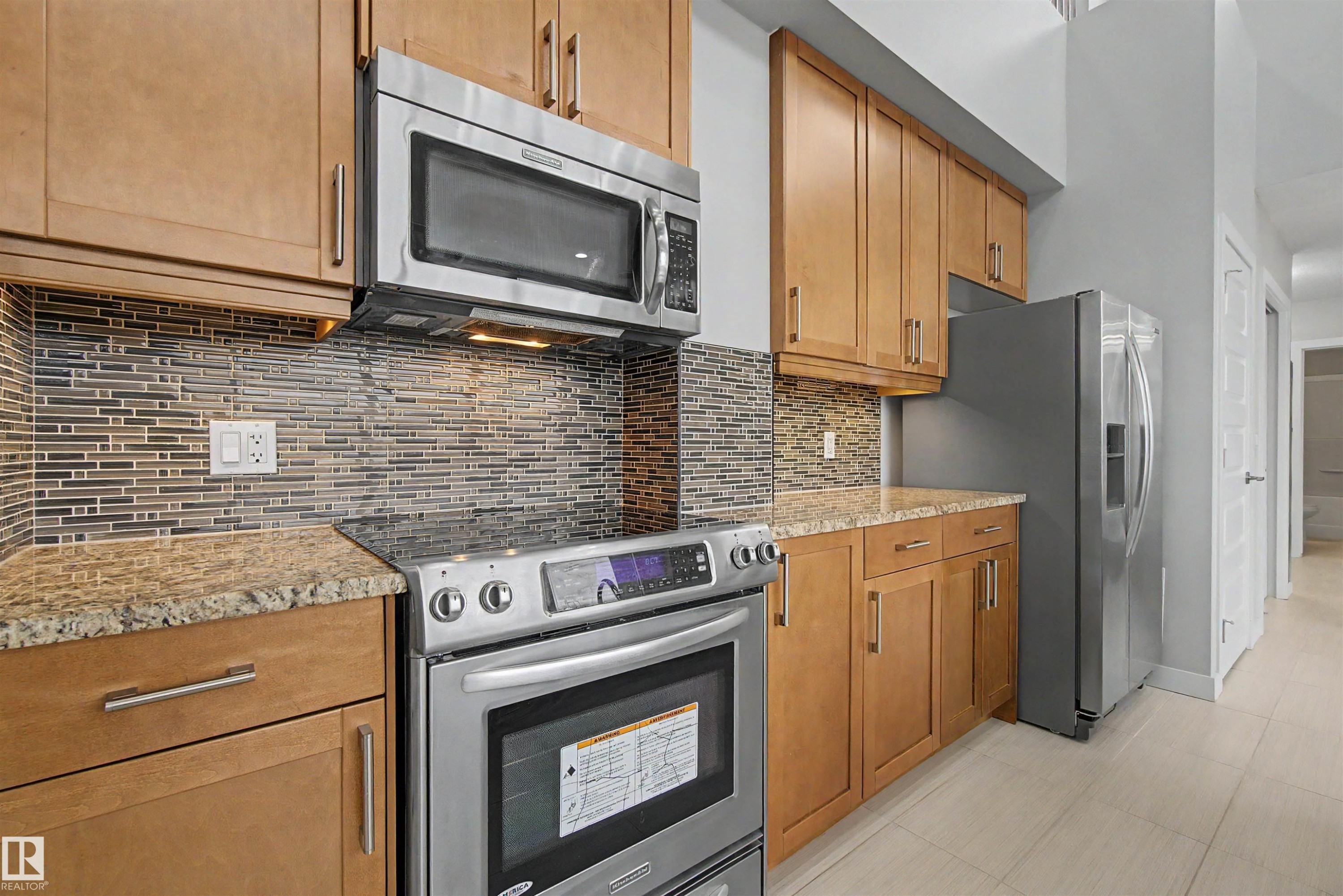 #1225 5151 Windermere Bv Sw, Edmonton, AB - Indoor Photo Showing Kitchen