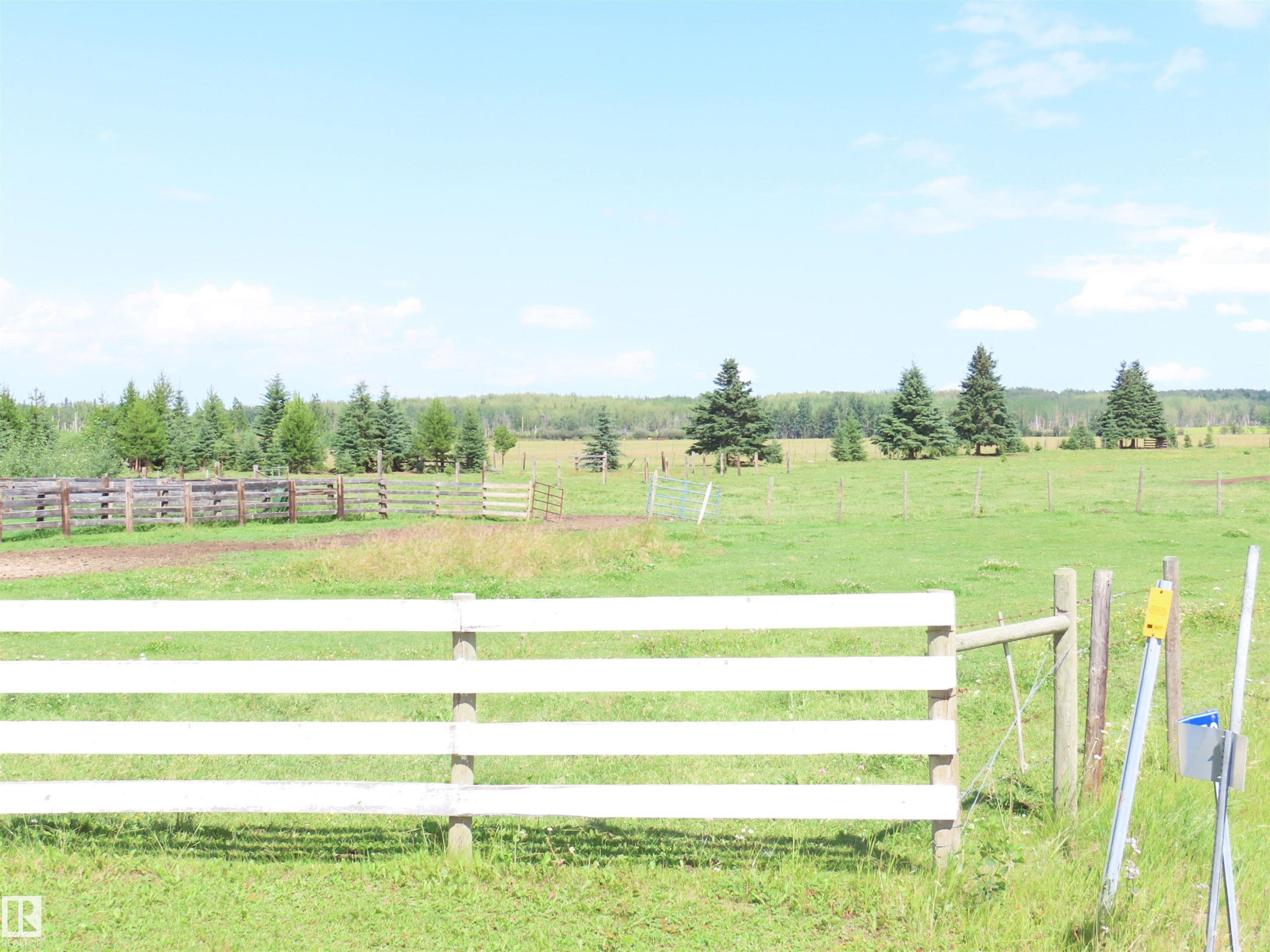 Gate - 11216 Twp 532, Rural Yellowhead, AB