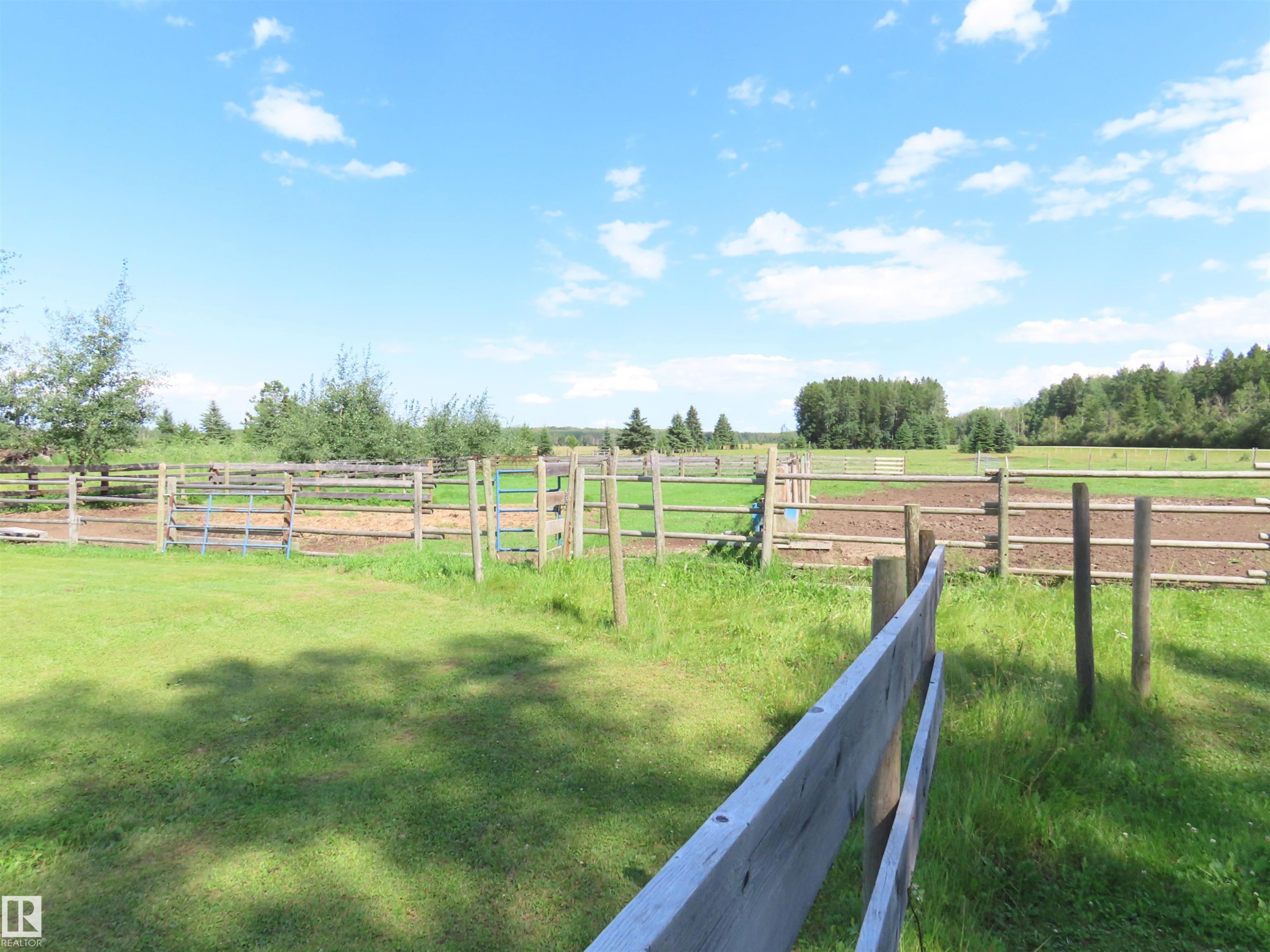 Yard - 11216 Twp 532, Rural Yellowhead, AB