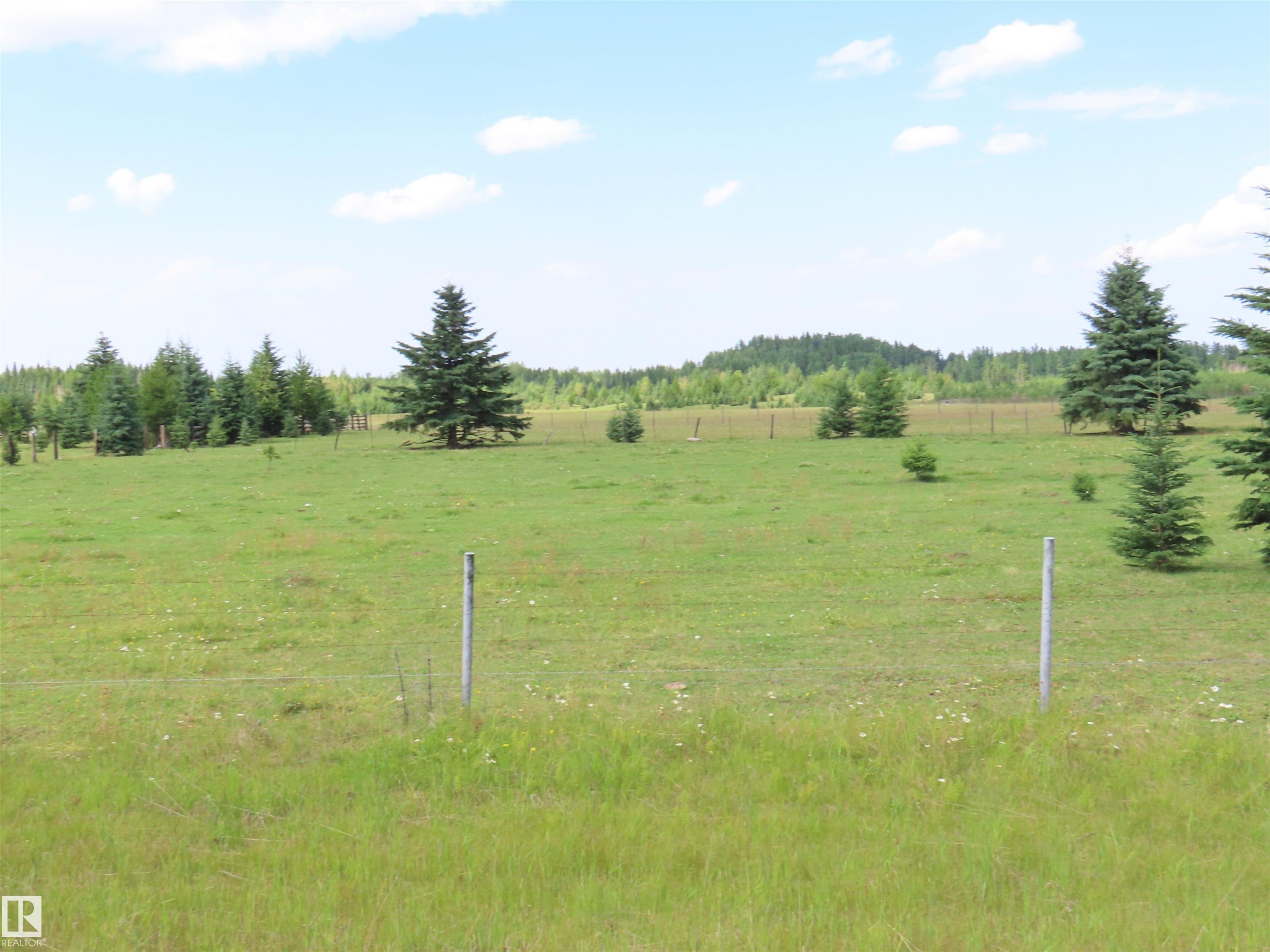 Expansive green field with natural grass - 11216 Twp 532, Rural Yellowhead, AB