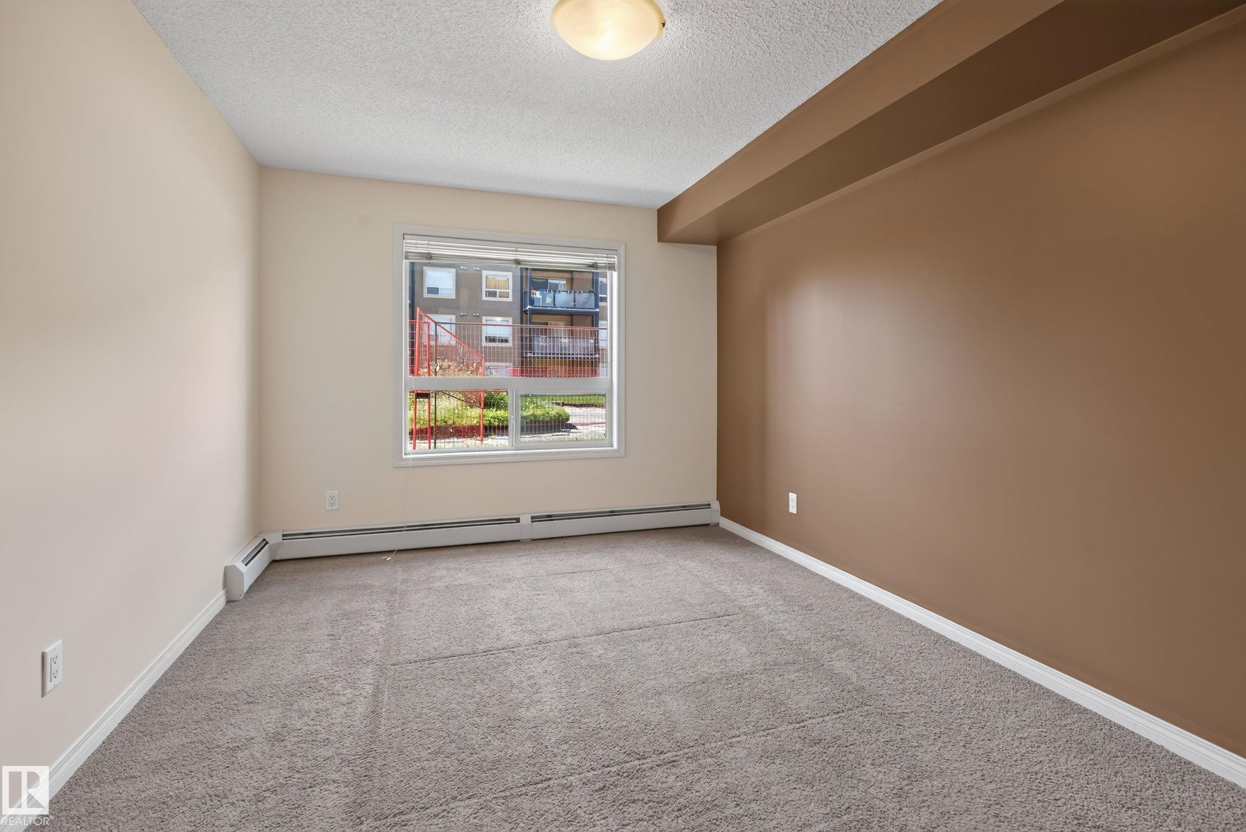 #104 13907 136 St Nw, Edmonton, AB - Indoor Photo Showing Other Room