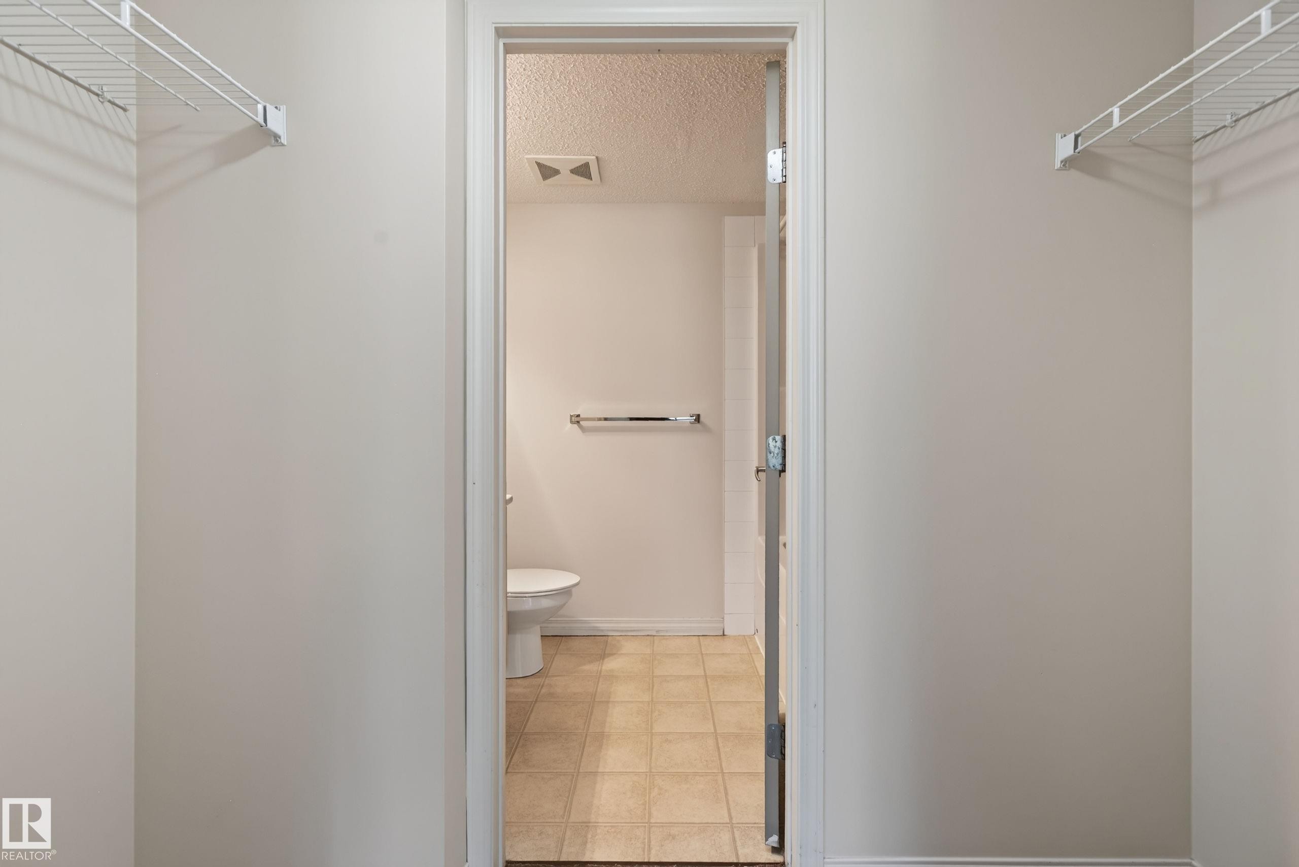#104 13907 136 St Nw, Edmonton, AB - Indoor Photo Showing Bathroom
