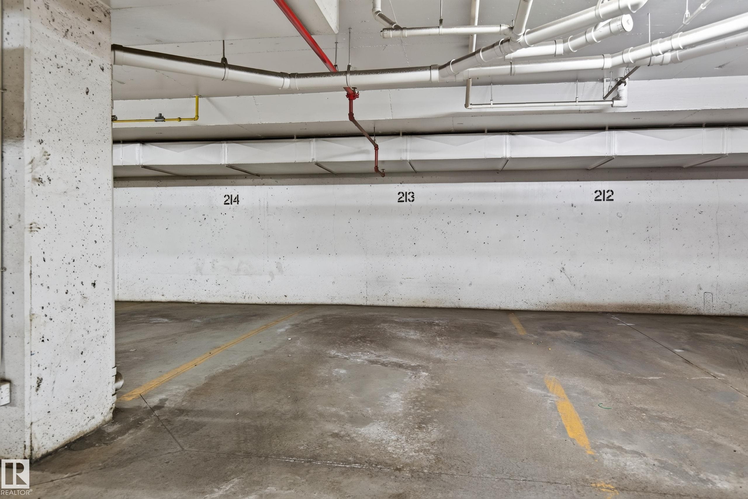 #104 13907 136 St Nw, Edmonton, AB - Indoor Photo Showing Garage