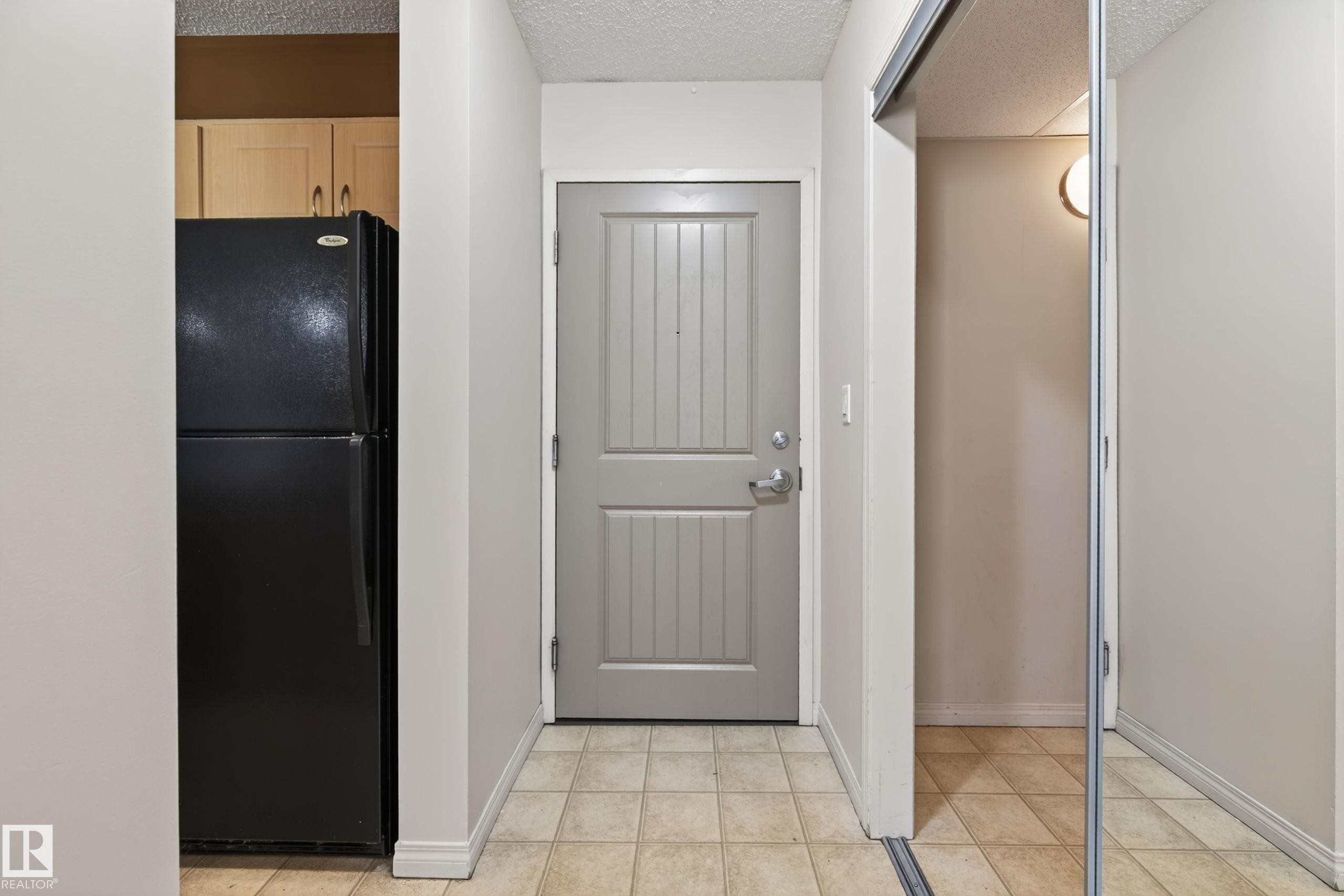 #104 13907 136 St Nw, Edmonton, AB - Indoor Photo Showing Other Room
