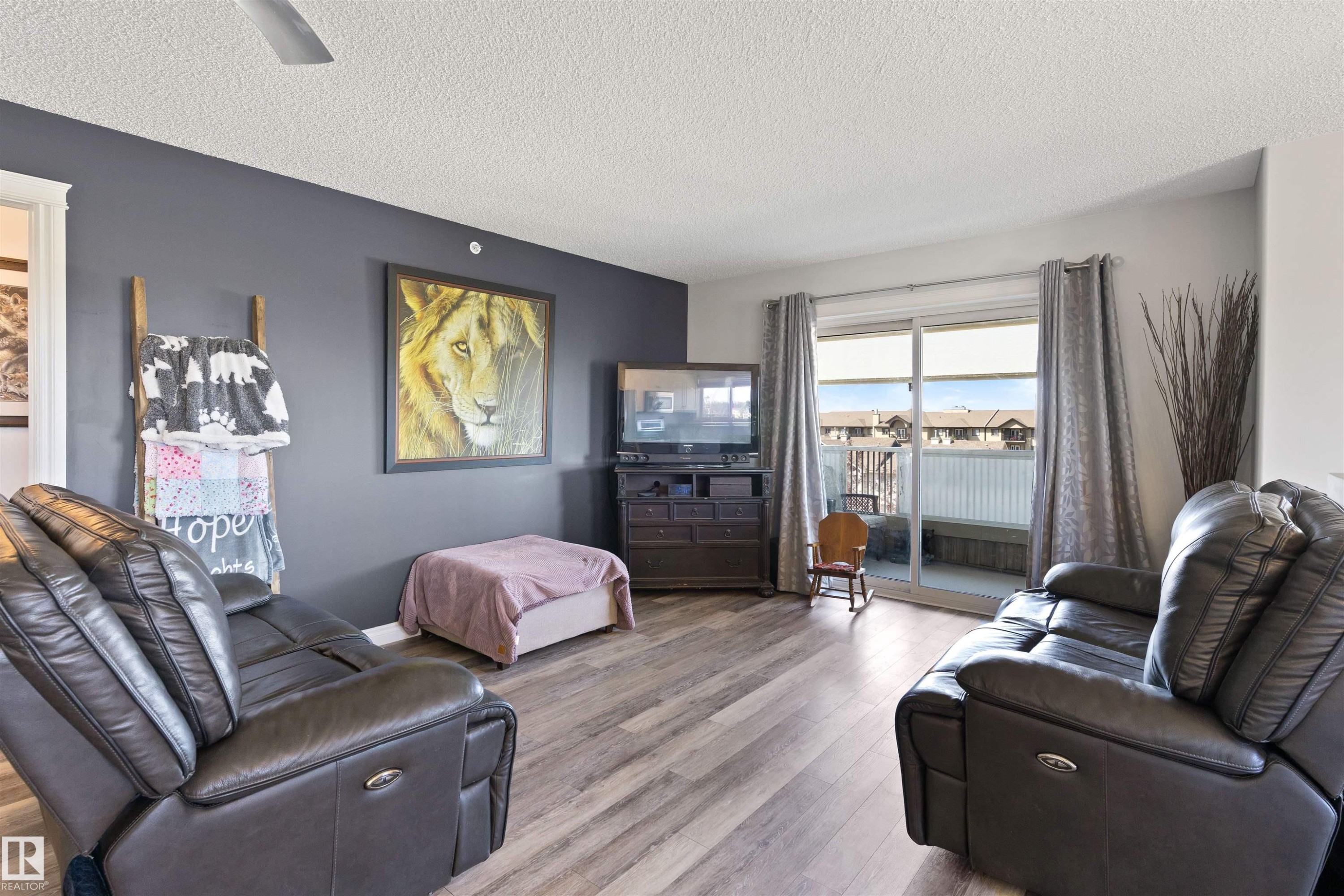 #411B 6 Spruce Ridge Dr, Spruce Grove, AB - Indoor Photo Showing Living Room