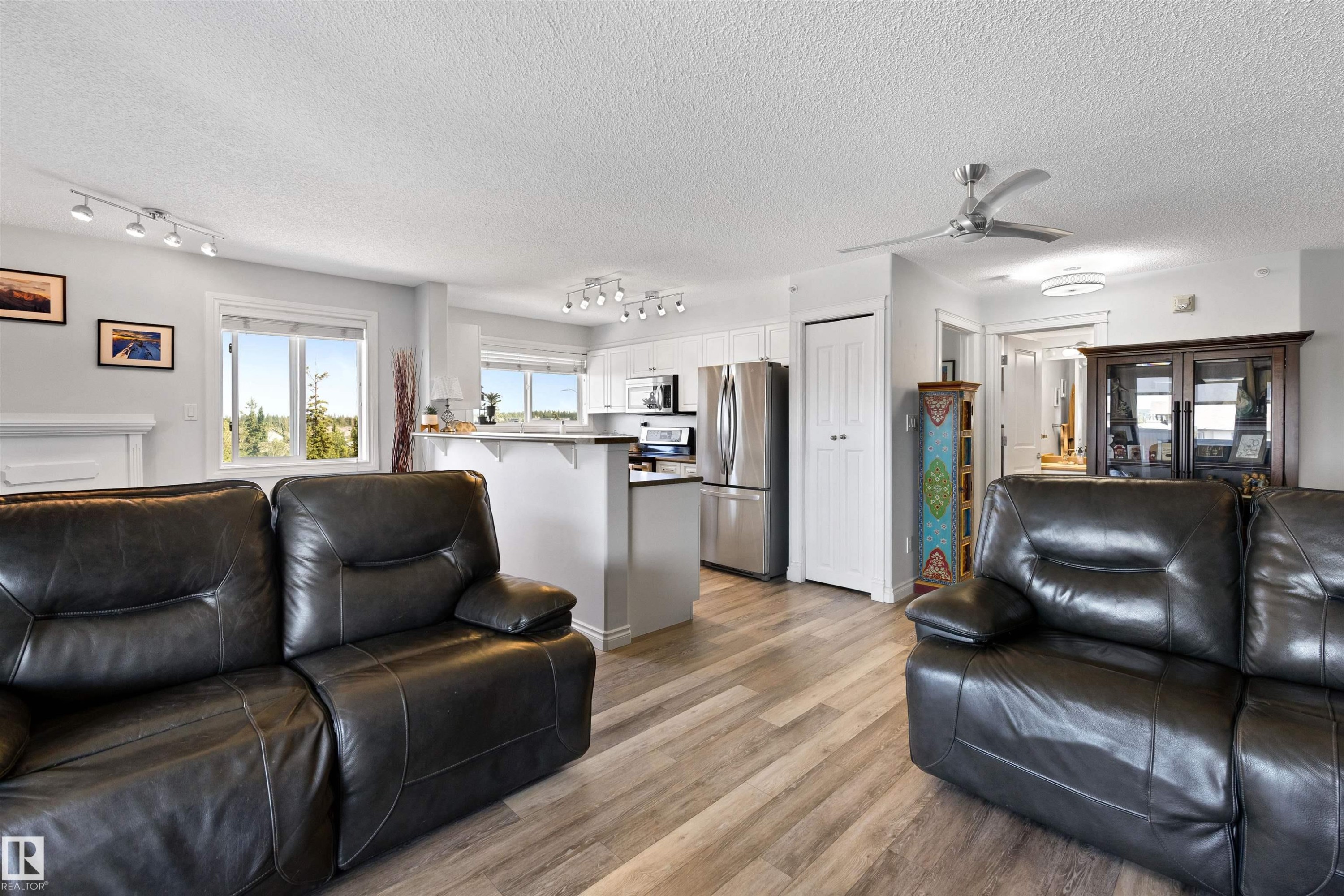 #411B 6 Spruce Ridge Dr, Spruce Grove, AB - Indoor Photo Showing Living Room