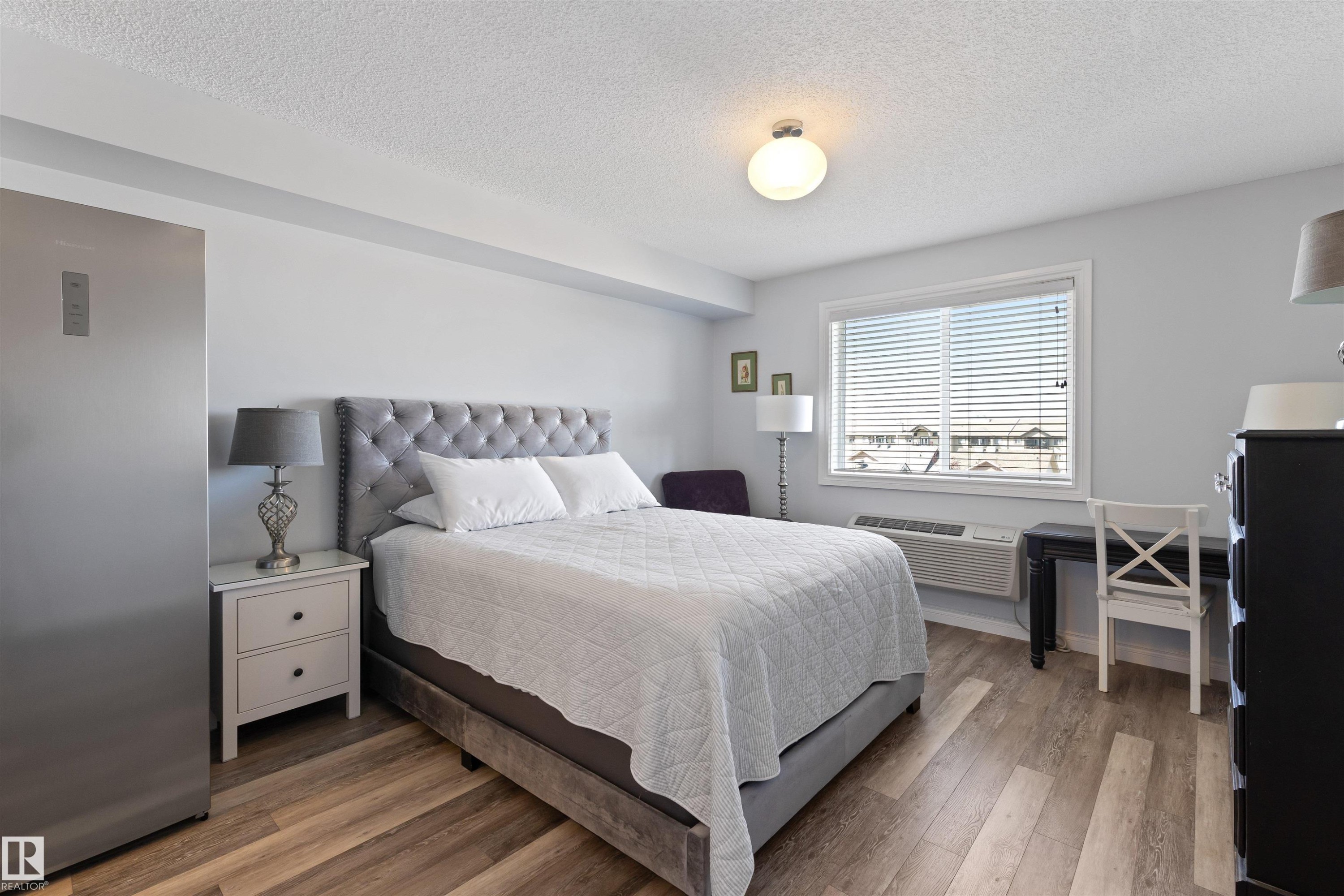 #411B 6 Spruce Ridge Dr, Spruce Grove, AB - Indoor Photo Showing Bedroom