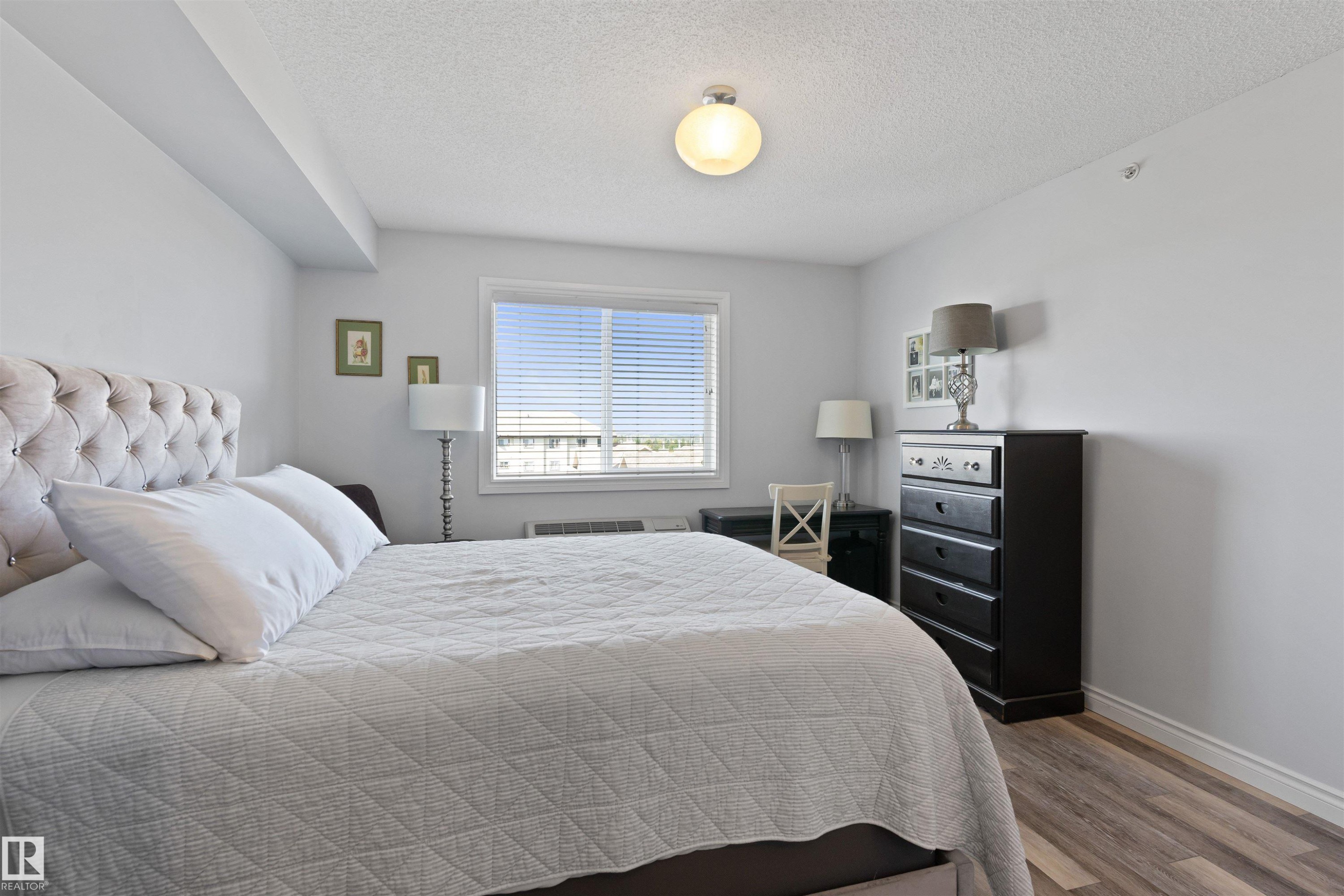 #411B 6 Spruce Ridge Dr, Spruce Grove, AB - Indoor Photo Showing Bedroom