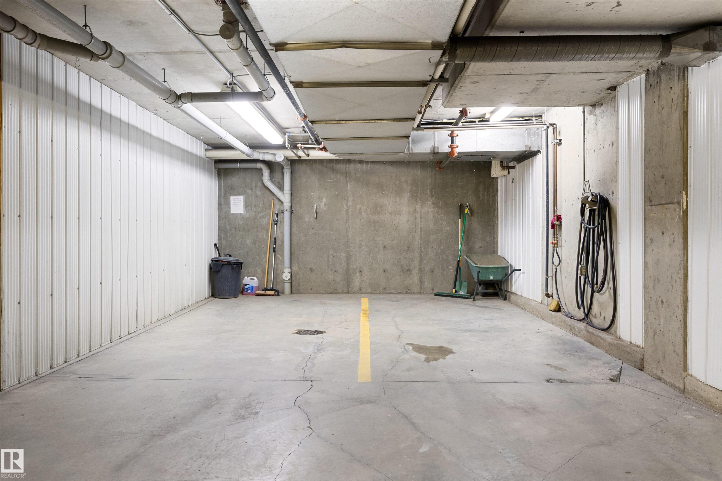 #411B 6 Spruce Ridge Dr, Spruce Grove, AB - Indoor Photo Showing Garage
