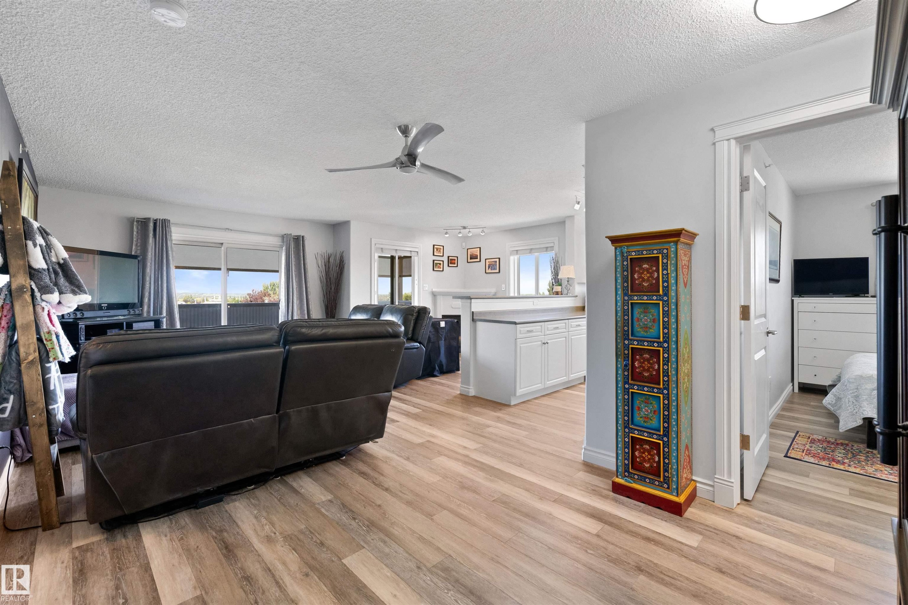 #411B 6 Spruce Ridge Dr, Spruce Grove, AB - Indoor