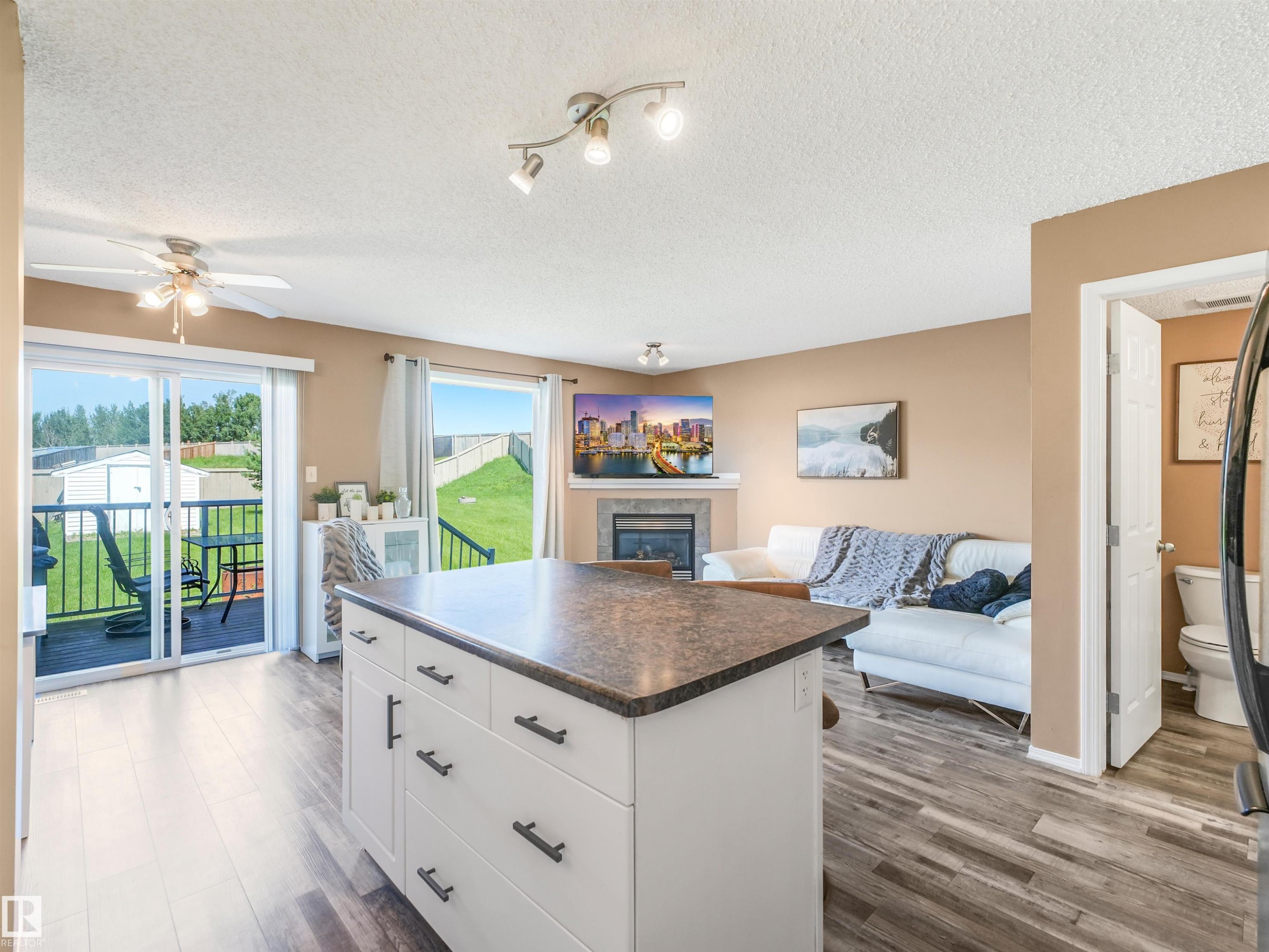 3635 11 Street Nw, Edmonton, AB - Indoor