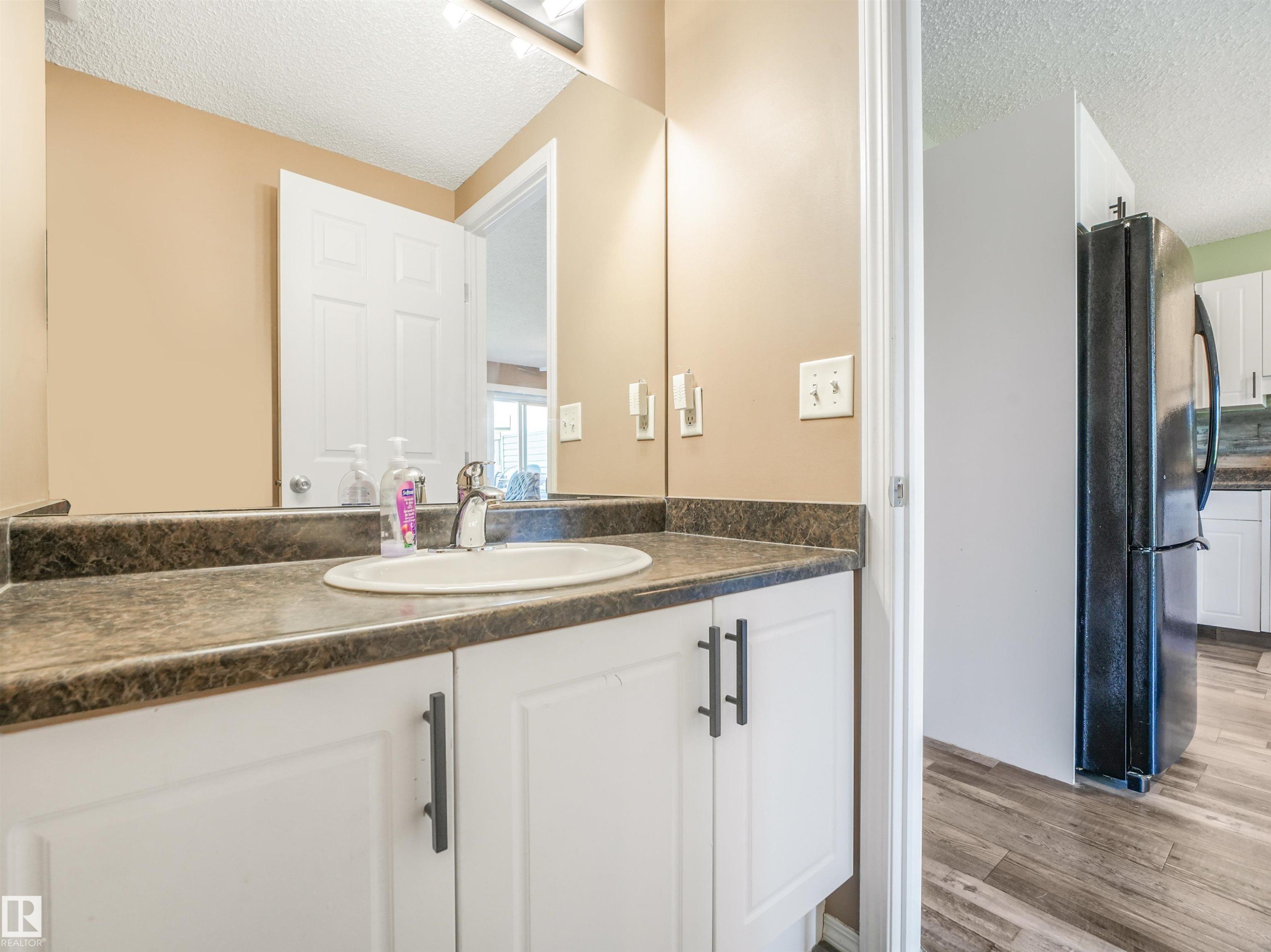 3635 11 Street Nw, Edmonton, AB - Indoor Photo Showing Bathroom