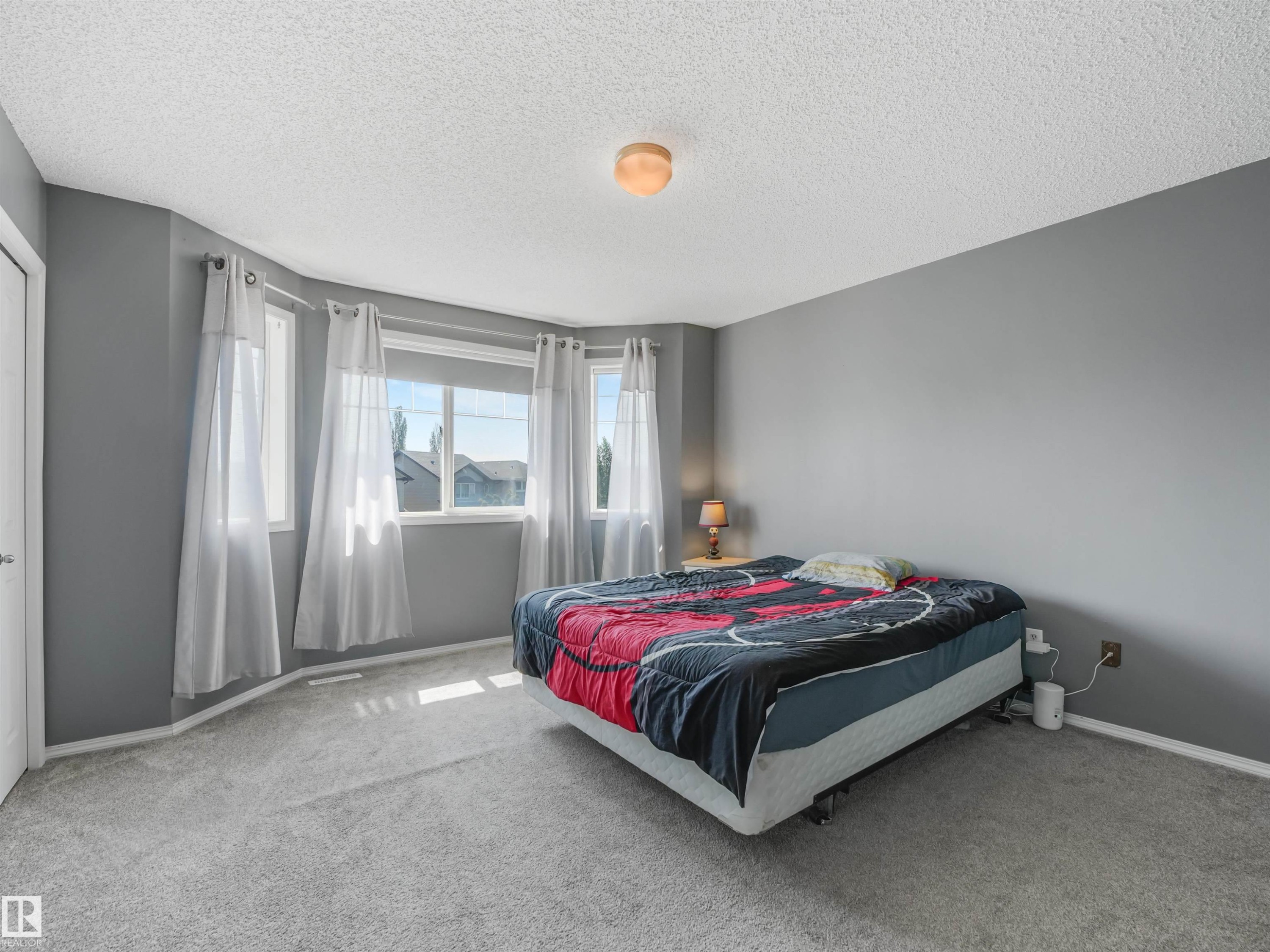 3635 11 Street Nw, Edmonton, AB - Indoor Photo Showing Bedroom