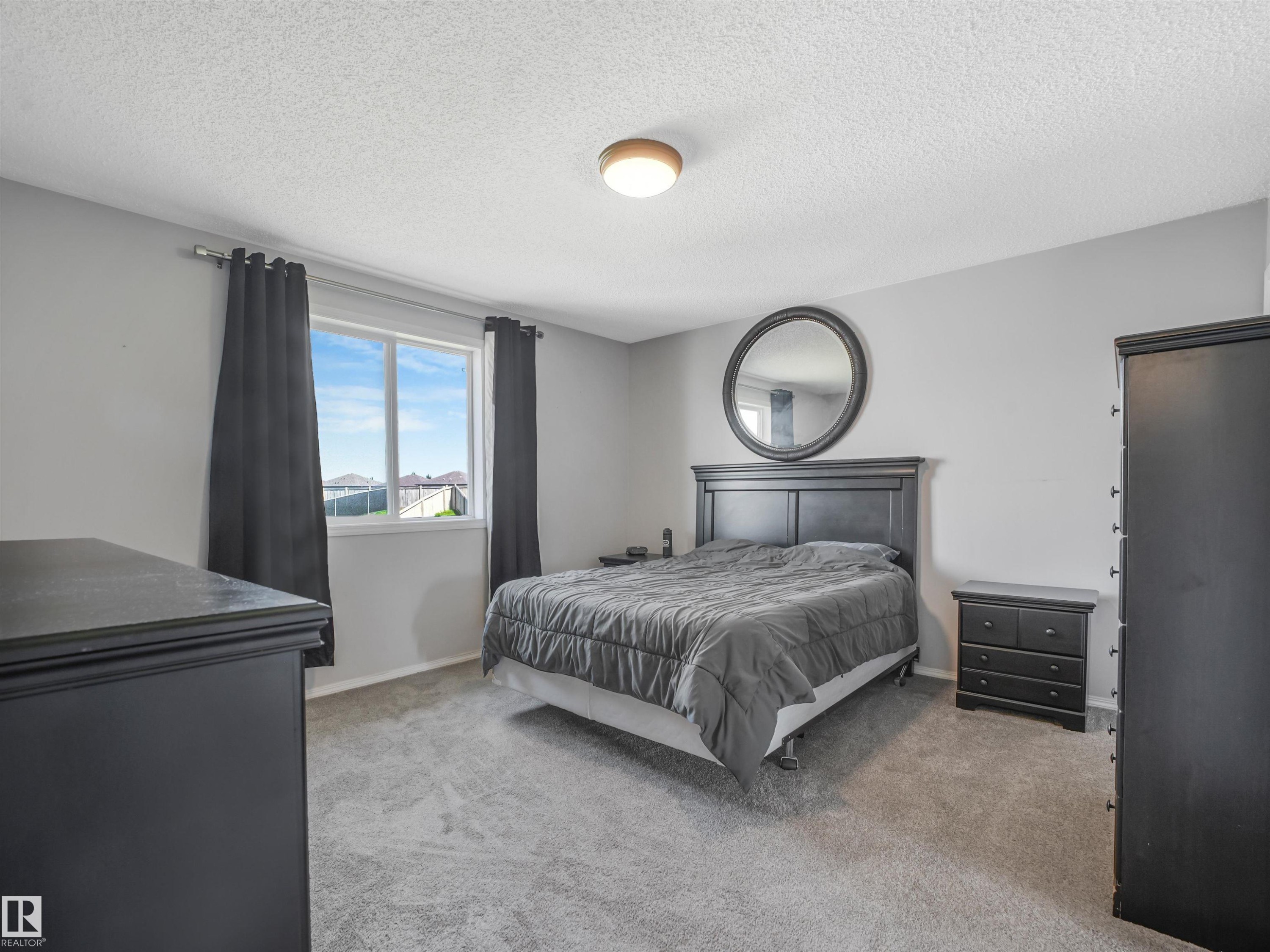3635 11 Street Nw, Edmonton, AB - Indoor Photo Showing Bedroom