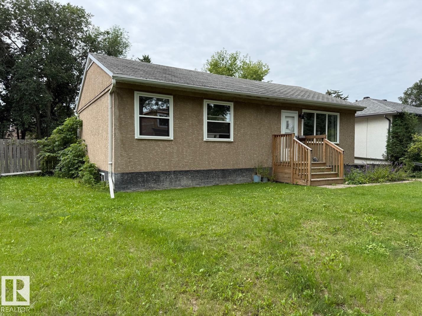 7607 83 Avenue Nw, Edmonton, AB - Outdoor