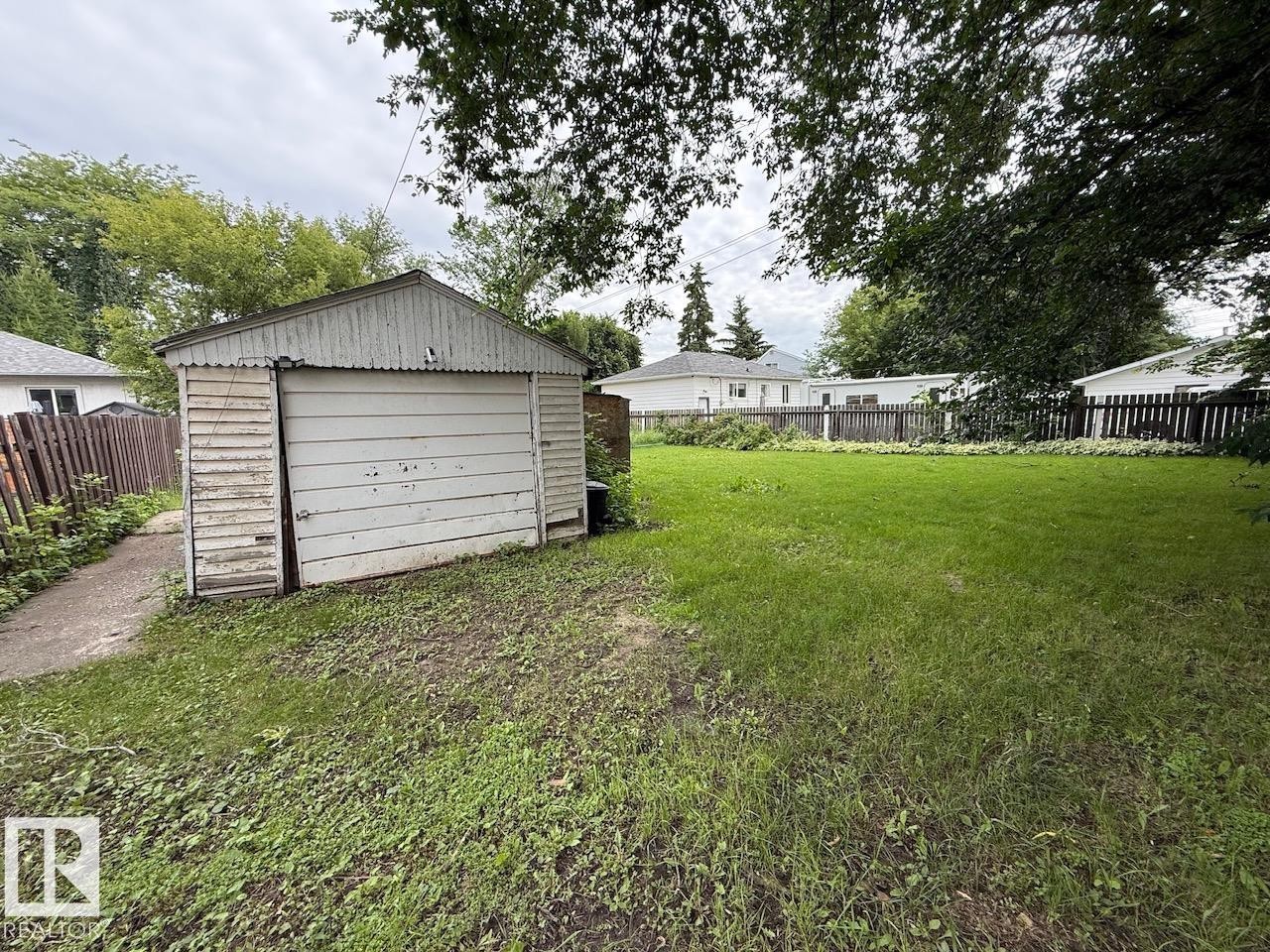 7607 83 Avenue Nw, Edmonton, AB - Outdoor