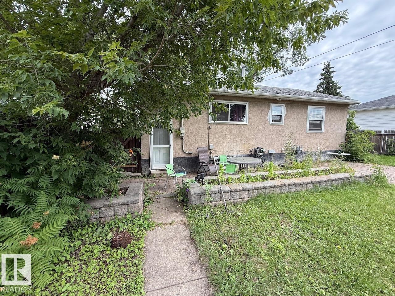 7607 83 Avenue Nw, Edmonton, AB - Outdoor