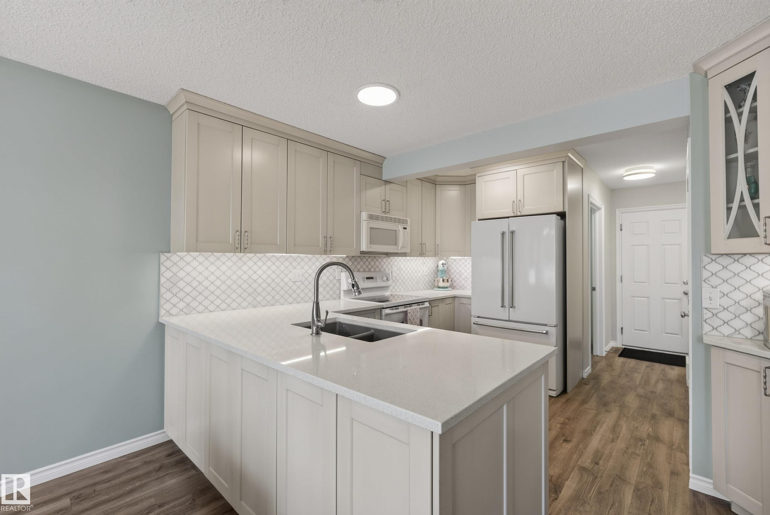 76 Leyland Way, Spruce Grove, AB - Indoor Photo Showing Kitchen With Double Sink