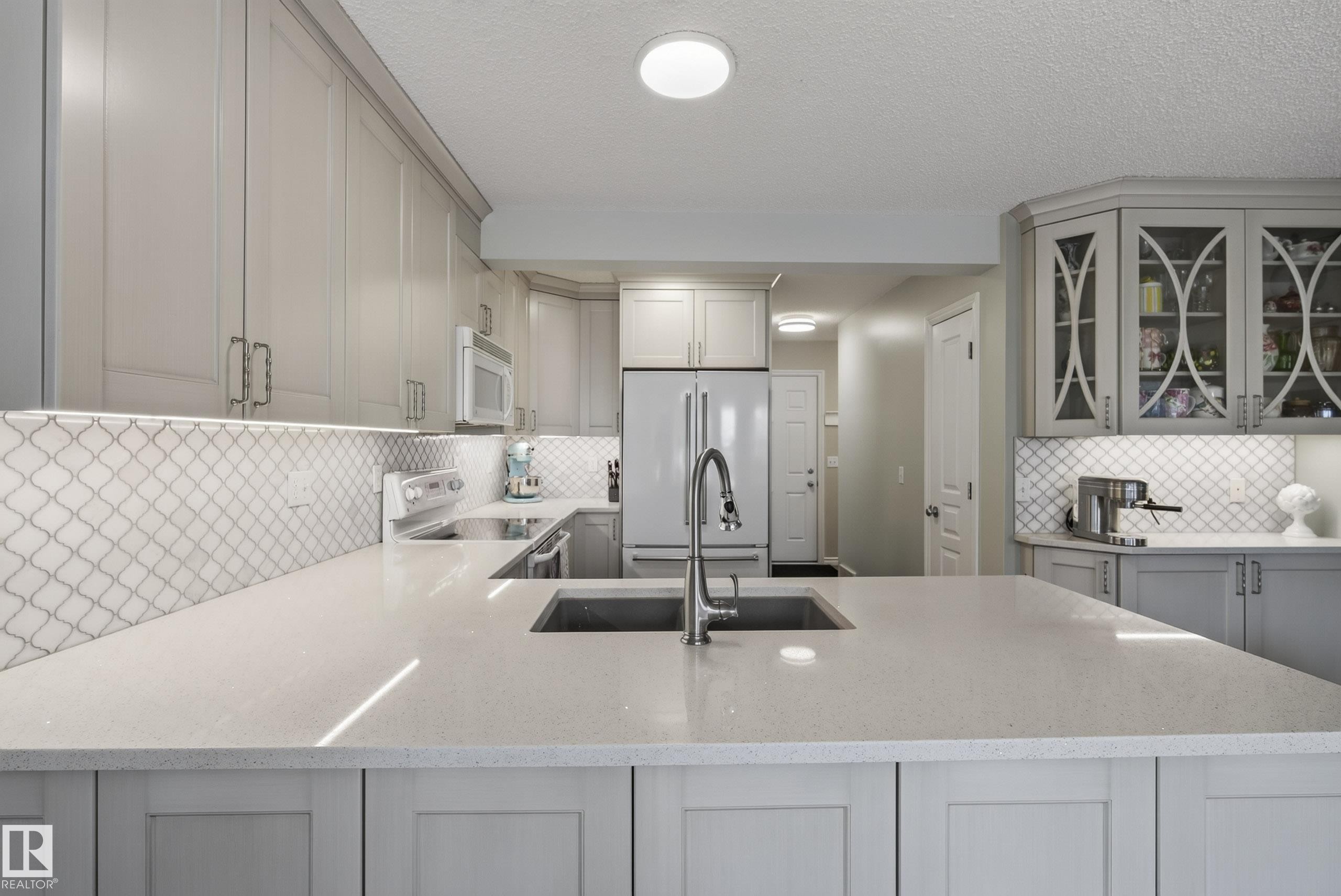 76 Leyland Way, Spruce Grove, AB - Indoor Photo Showing Kitchen With Upgraded Kitchen