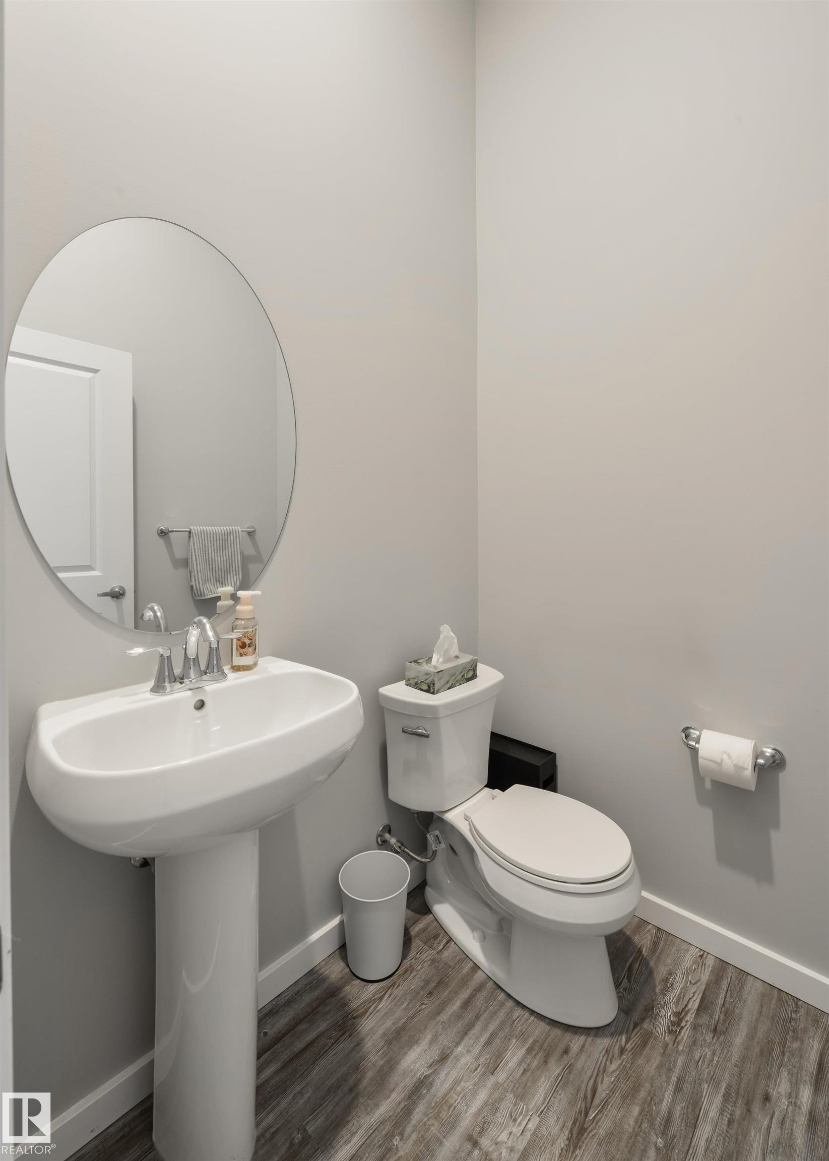 2617 Maple Way Nw, Edmonton, AB - Indoor Photo Showing Bathroom