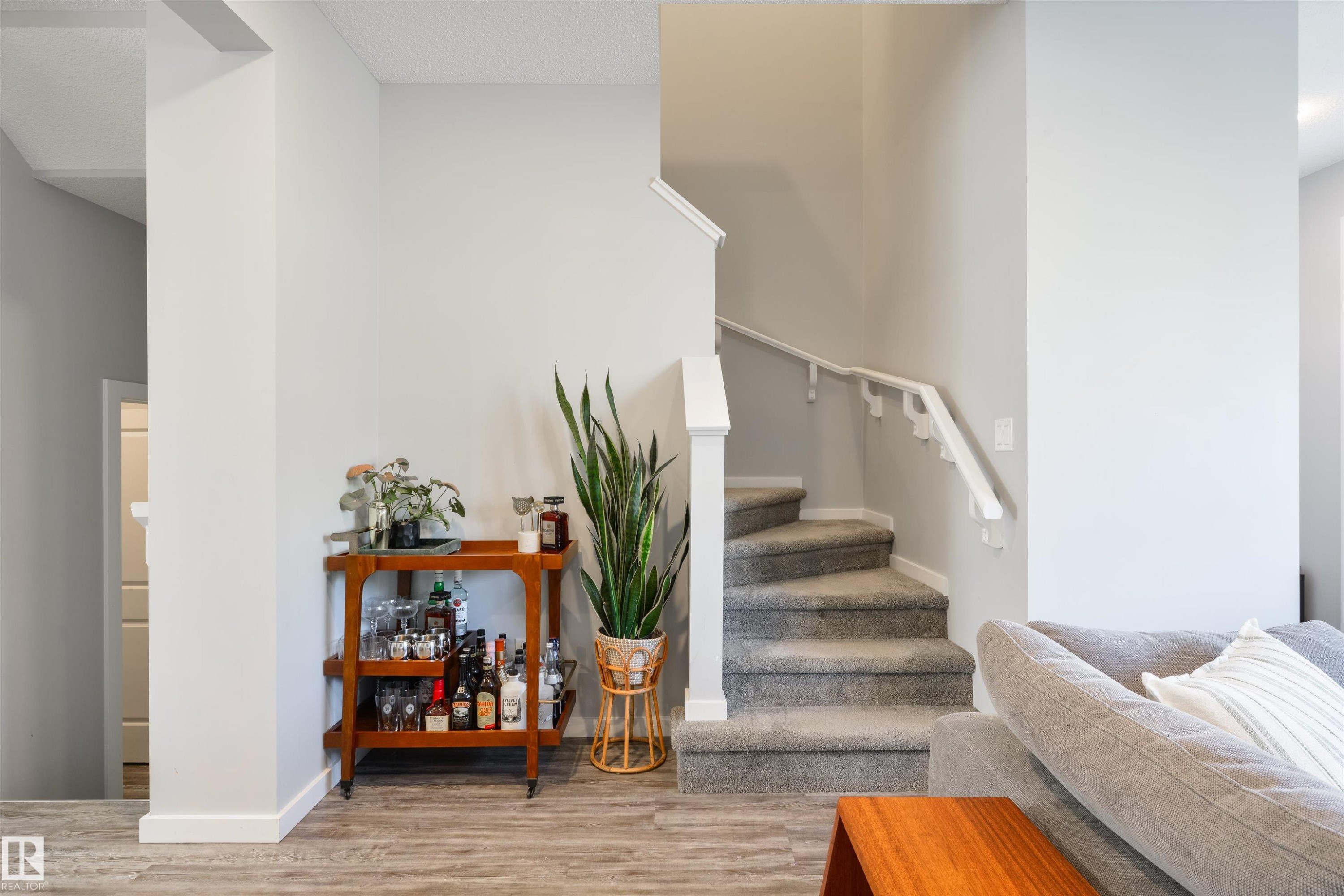 2617 Maple Way Nw, Edmonton, AB - Indoor Photo Showing Other Room