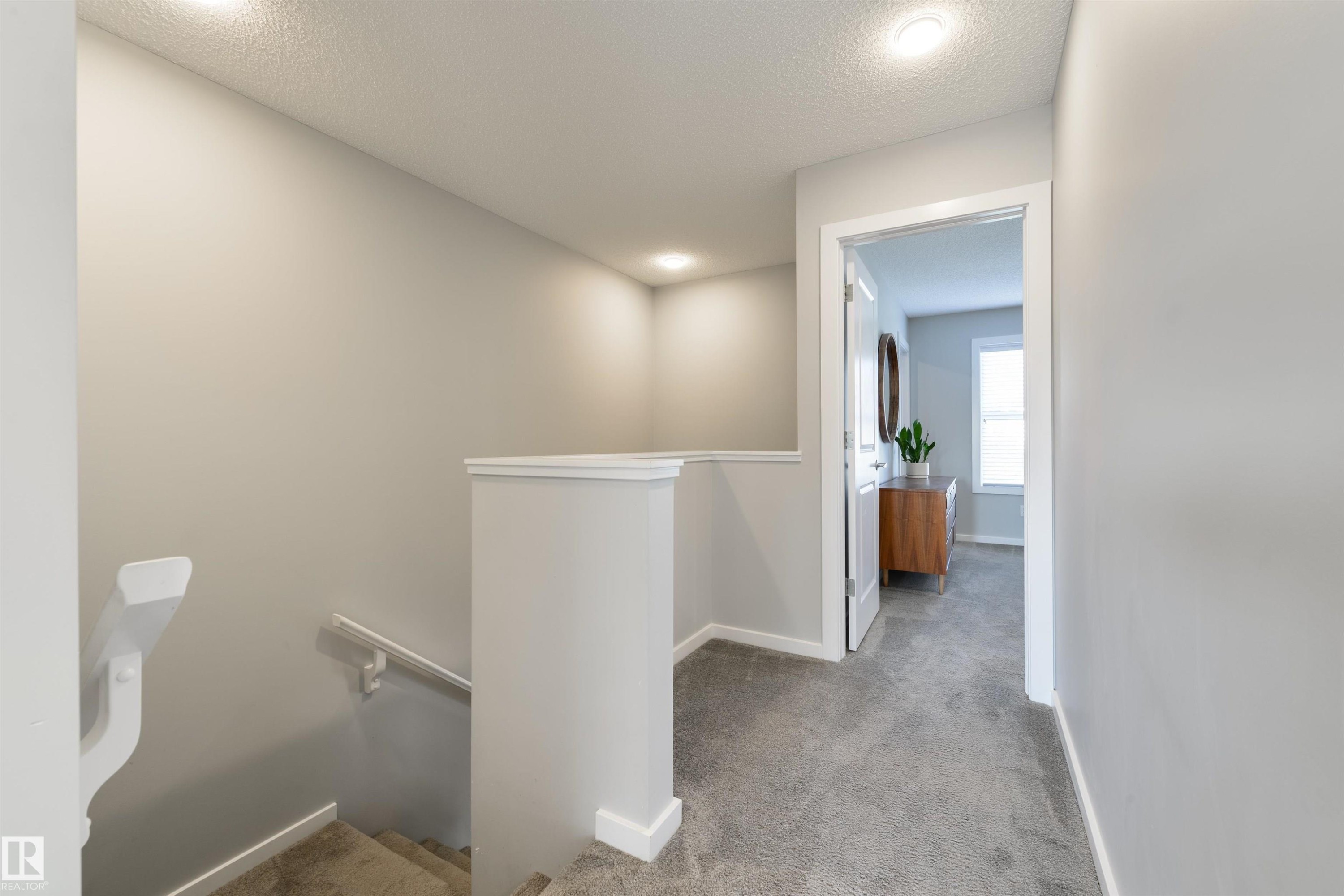 2617 Maple Way Nw, Edmonton, AB - Indoor Photo Showing Other Room