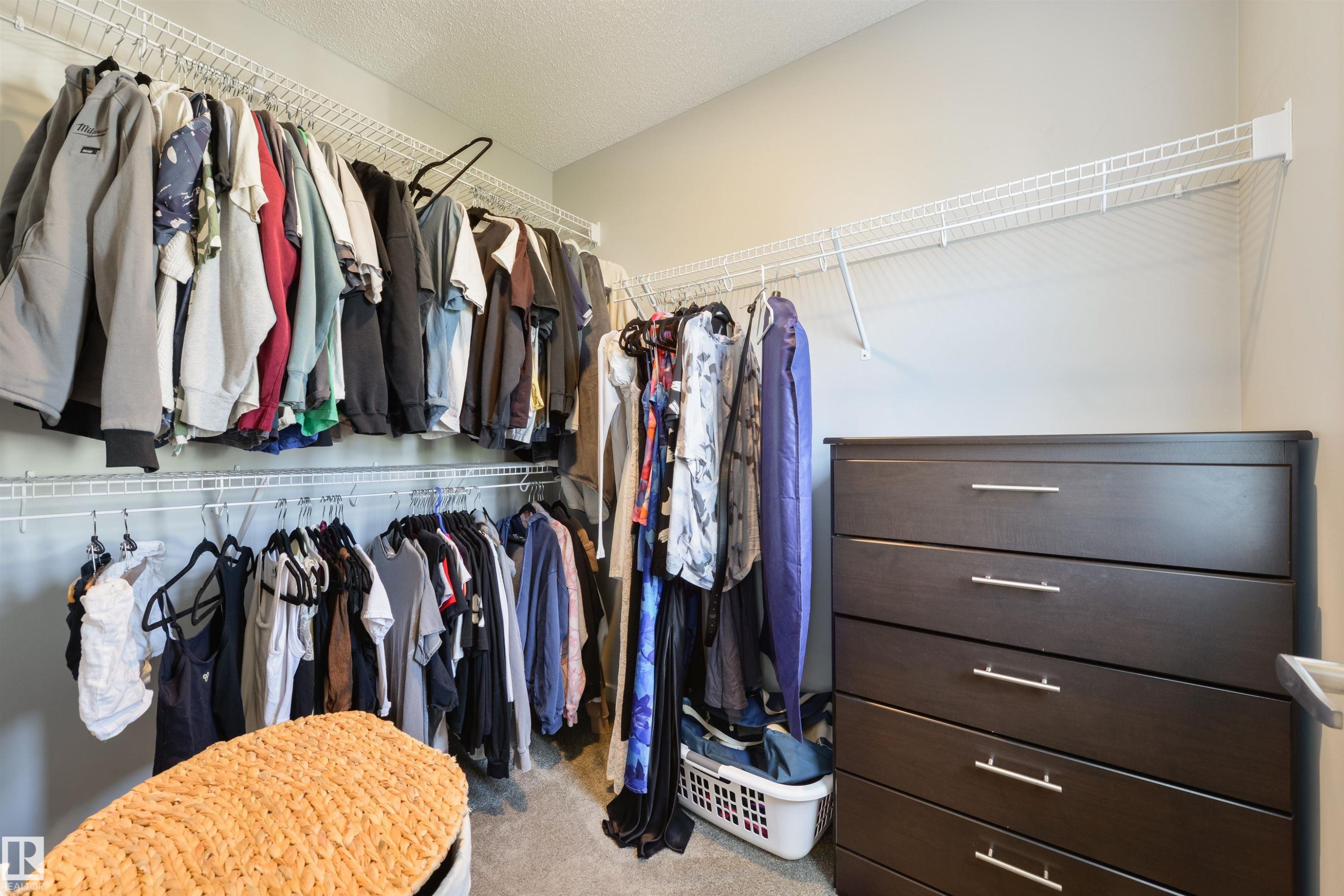 2617 Maple Way Nw, Edmonton, AB - Indoor With Storage