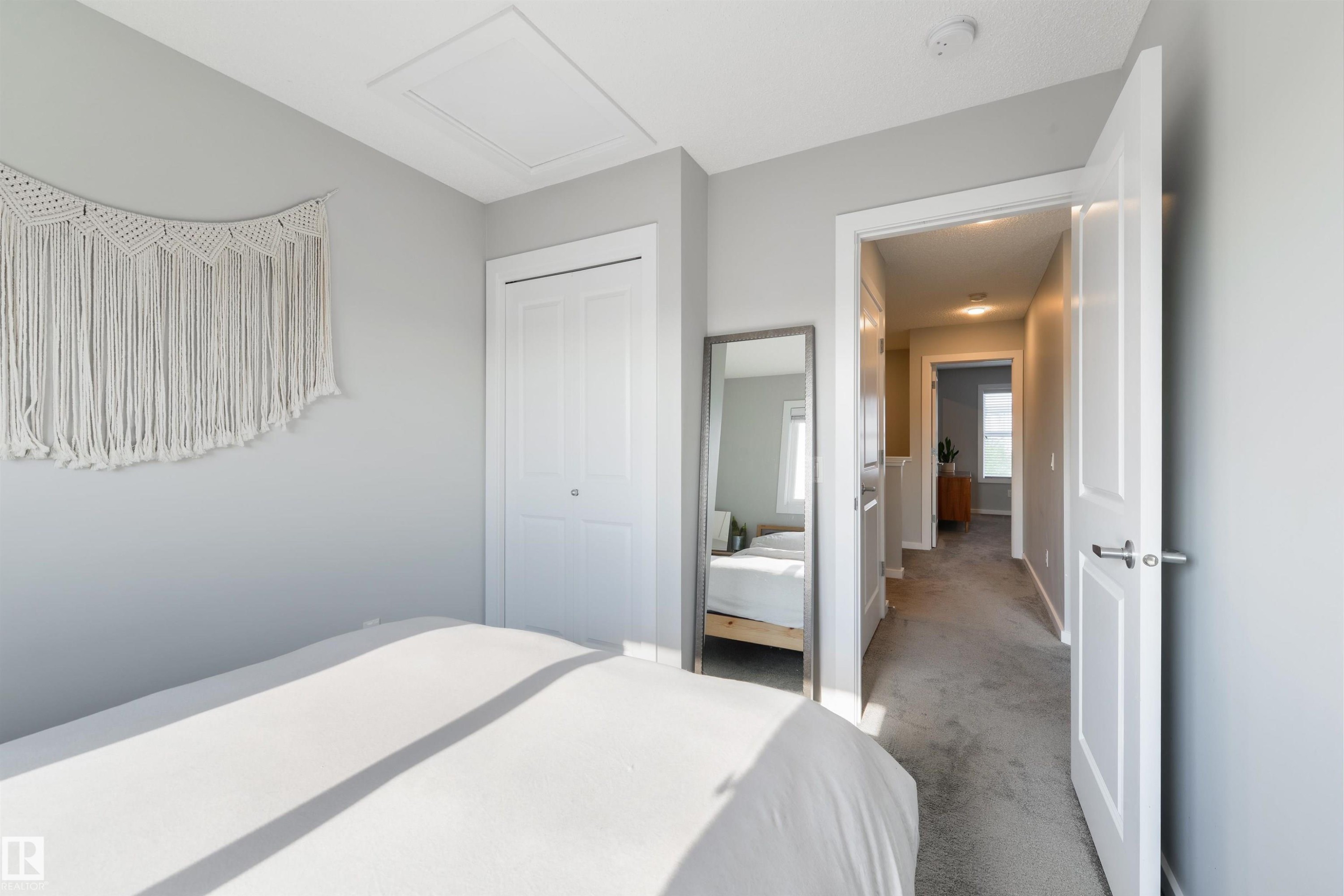 2617 Maple Way Nw, Edmonton, AB - Indoor Photo Showing Bedroom