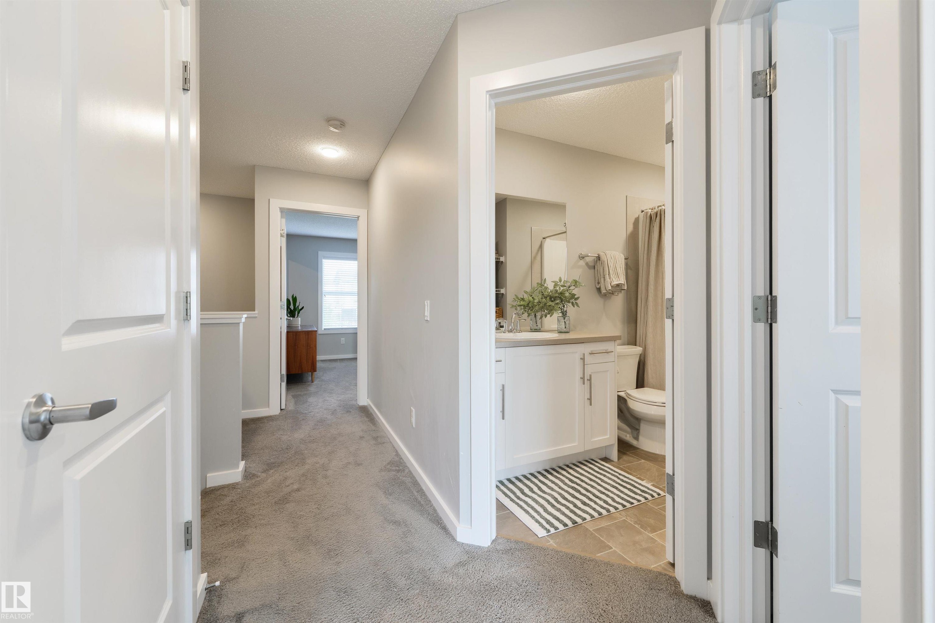 2617 Maple Way Nw, Edmonton, AB - Indoor Photo Showing Other Room