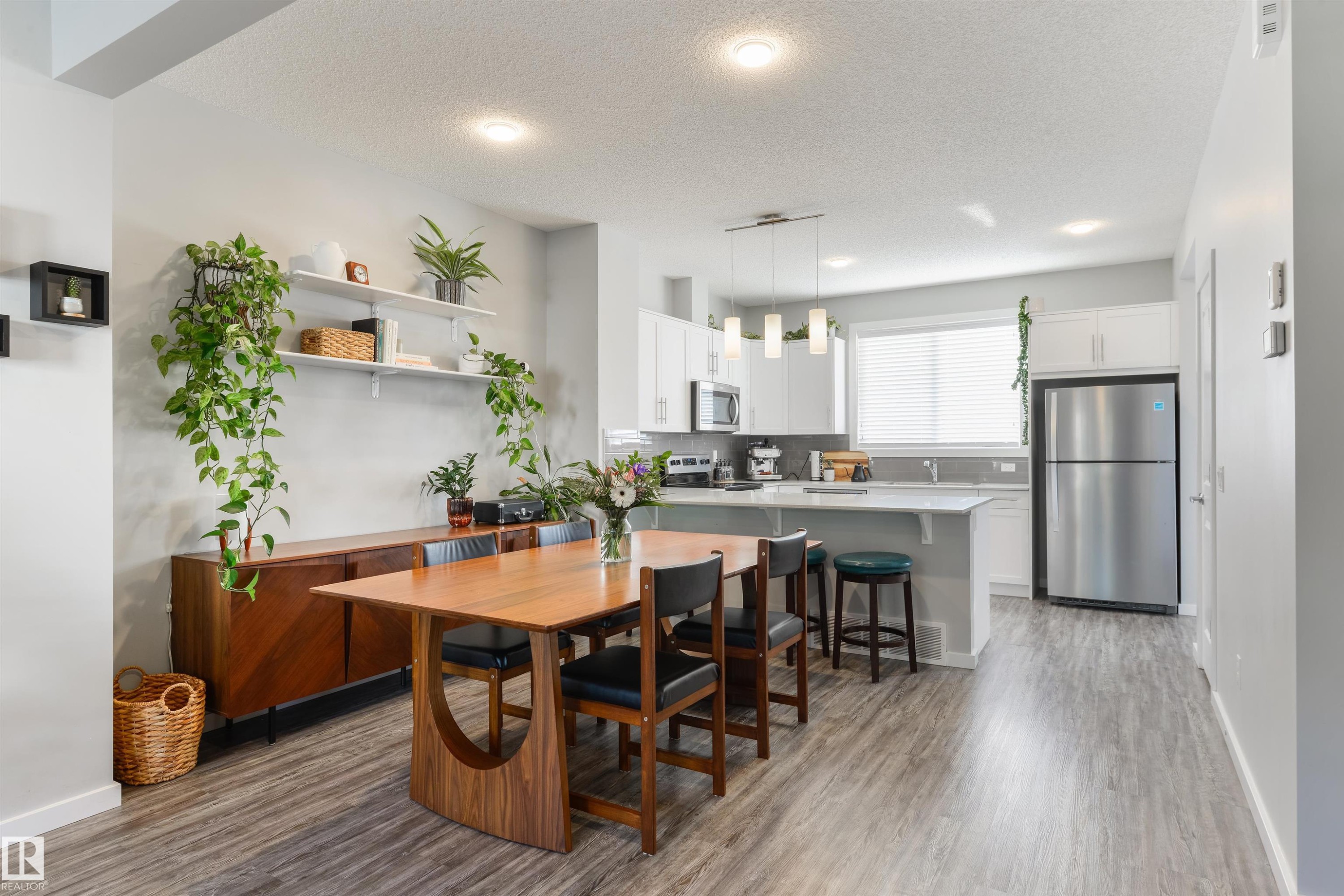 2617 Maple Way Nw, Edmonton, AB - Indoor Photo Showing Dining Room