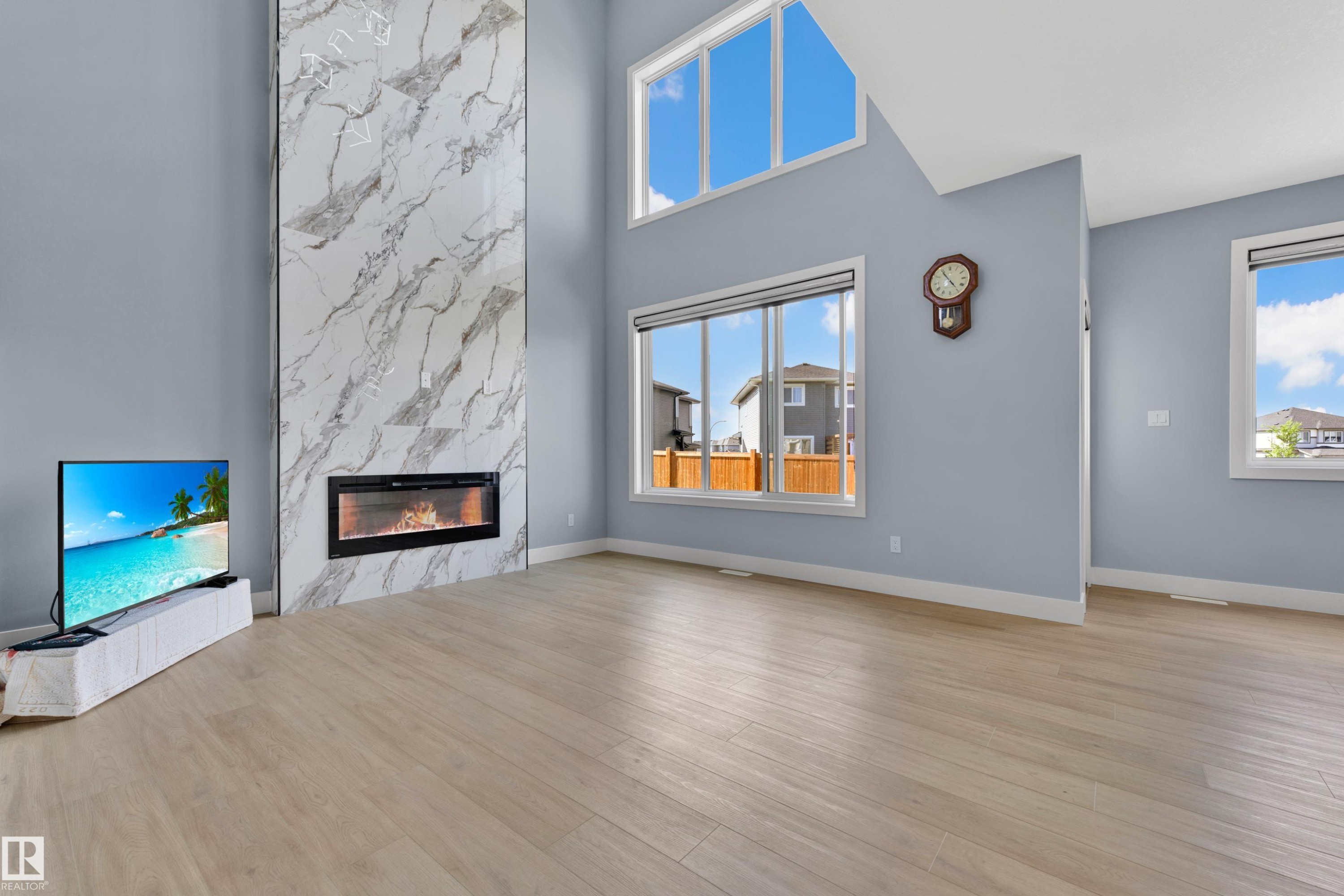 431 Roberts Crescent, Leduc, AB - Indoor Photo Showing Living Room With Fireplace