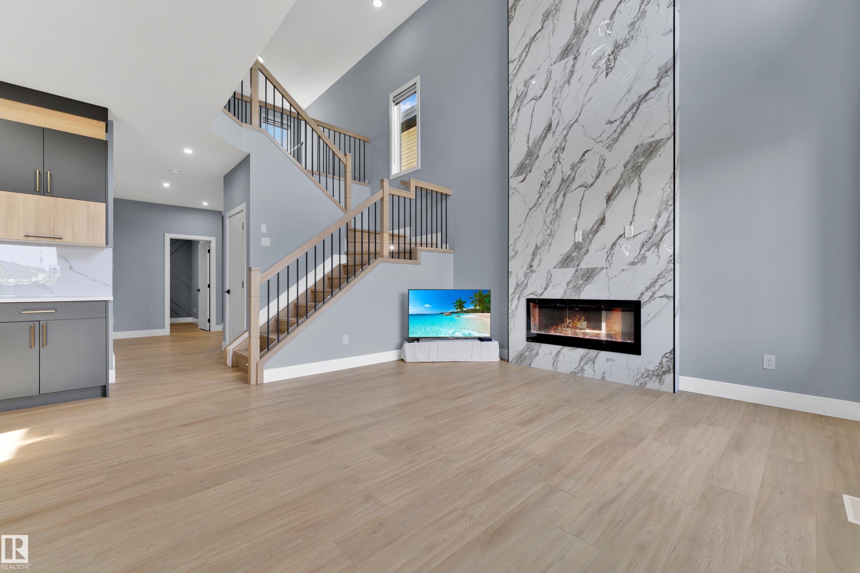 431 Roberts Crescent, Leduc, AB - Indoor Photo Showing Living Room With Fireplace