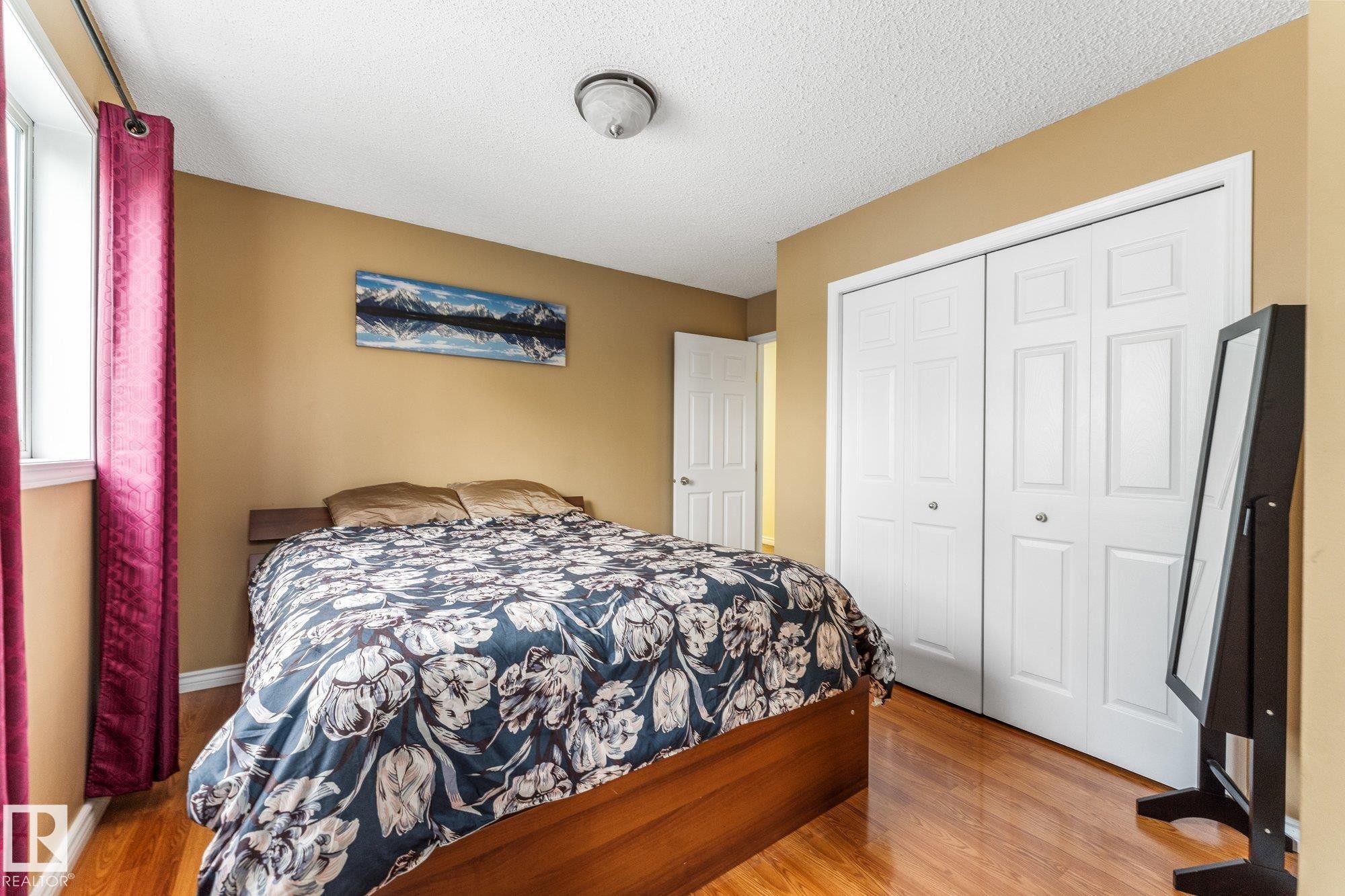 2nd bedroom. Great size! - 13148 151 Avenue Nw, Edmonton, AB - Indoor Photo Showing Bedroom