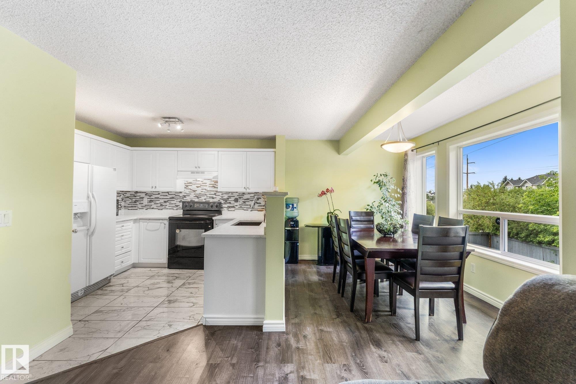 13148 151 Avenue Nw, Edmonton, AB - Indoor Photo Showing Dining Room
