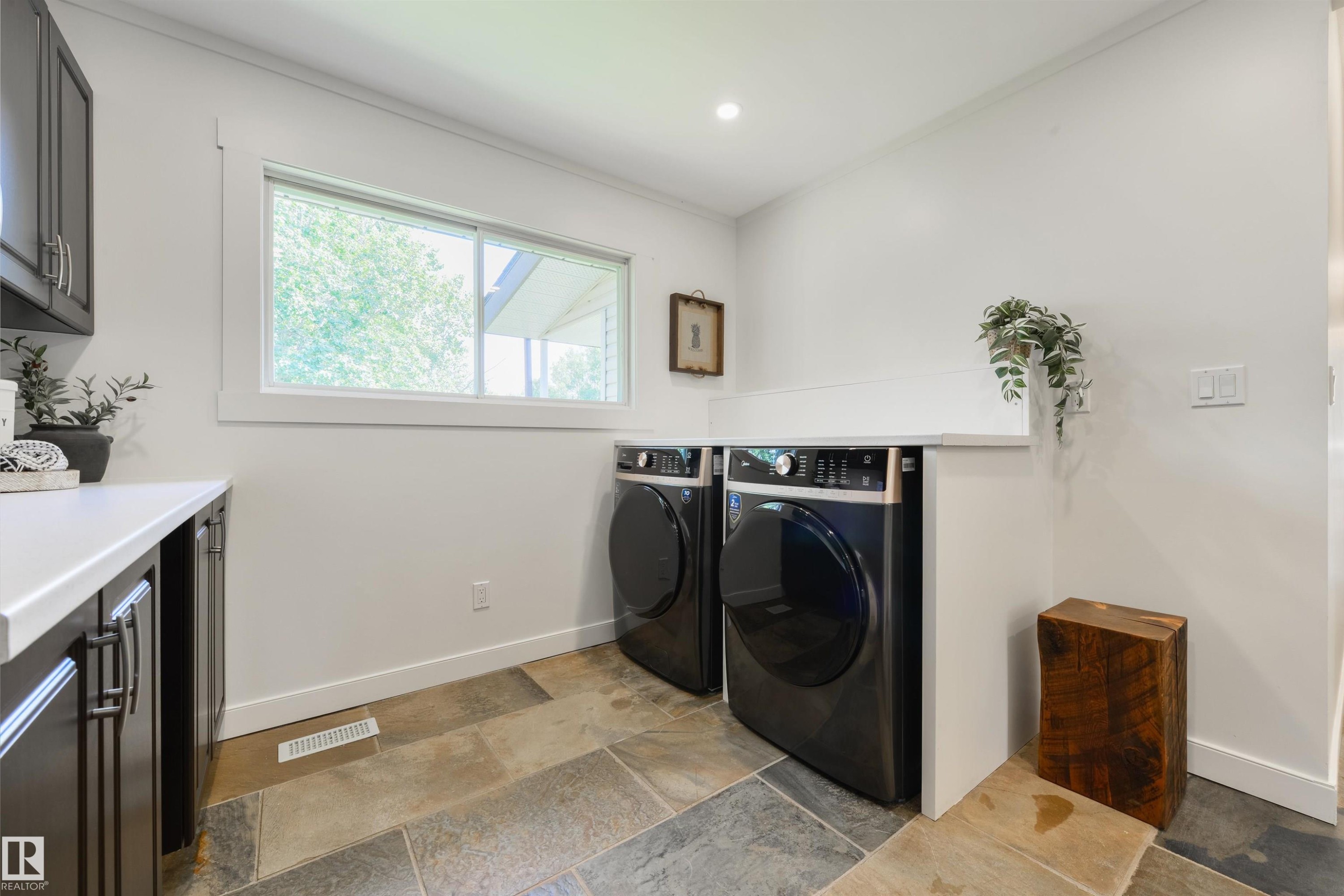 #22 54108 Rge Road 280, Rural Parkland County, AB - Indoor Photo Showing Laundry Room