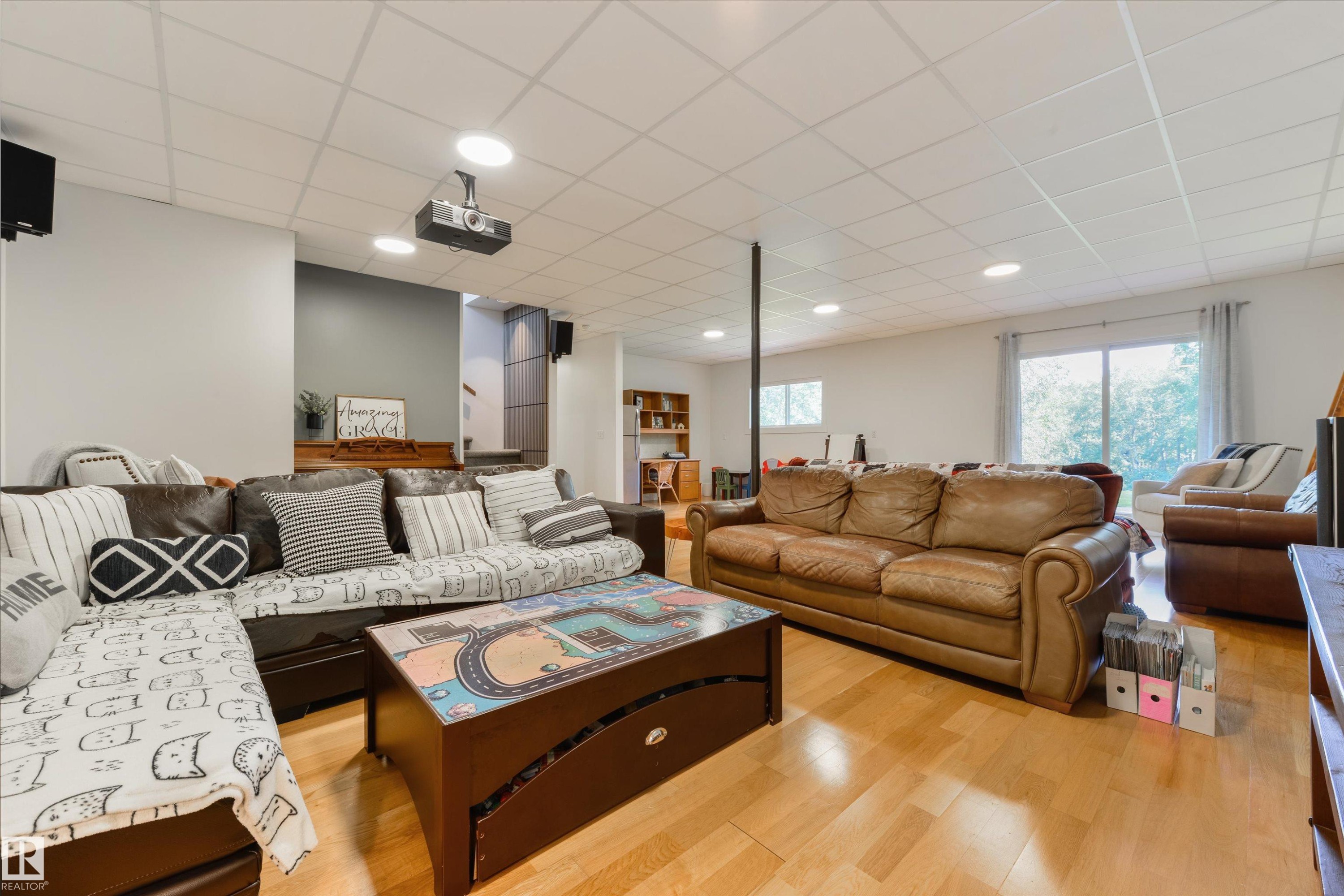 #22 54108 Rge Road 280, Rural Parkland County, AB - Indoor Photo Showing Living Room