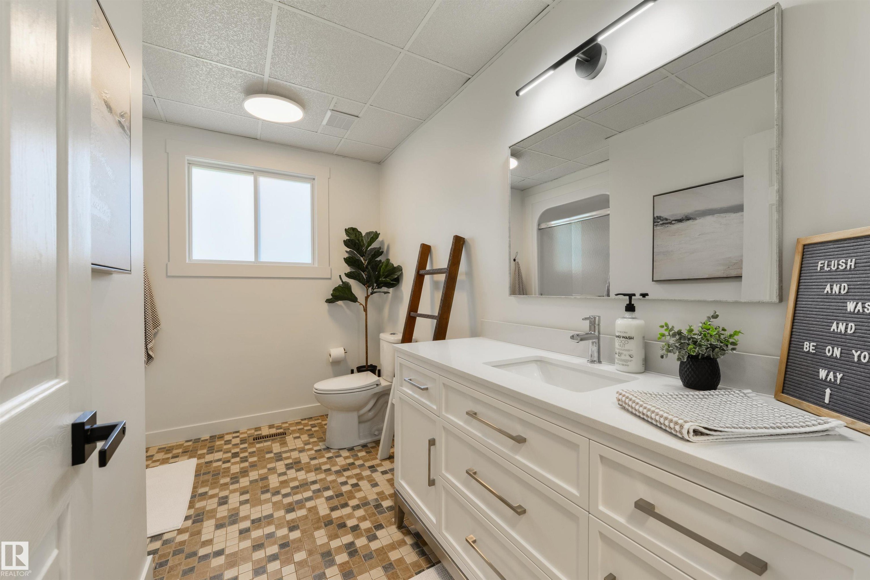 #22 54108 Rge Road 280, Rural Parkland County, AB - Indoor Photo Showing Bathroom