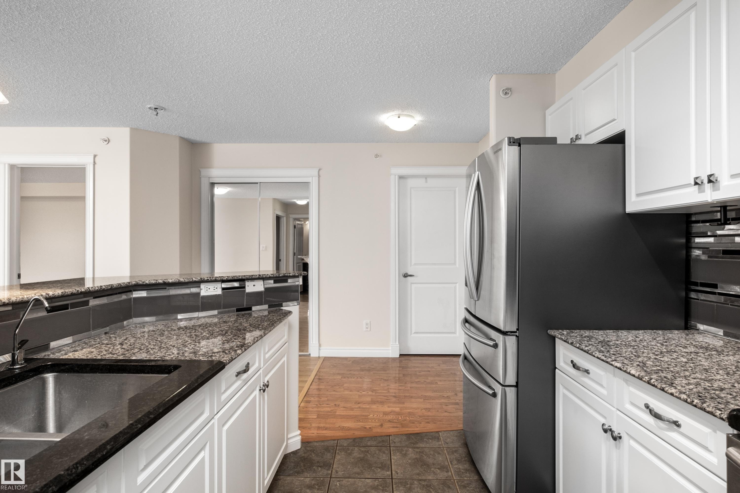 #408A 6 Spruce Ridge Dr, Spruce Grove, AB - Indoor Photo Showing Kitchen