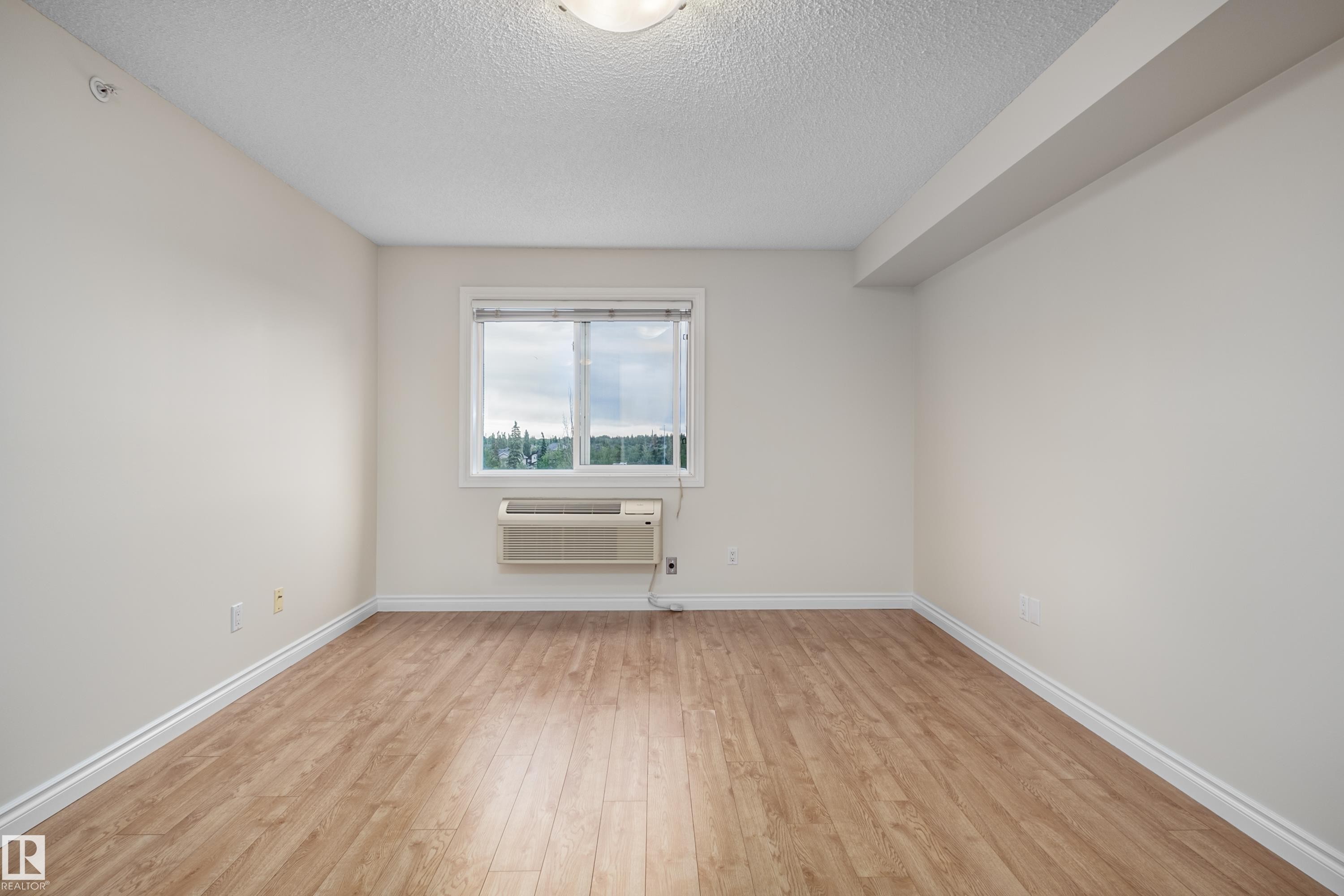 #408A 6 Spruce Ridge Dr, Spruce Grove, AB - Indoor Photo Showing Other Room