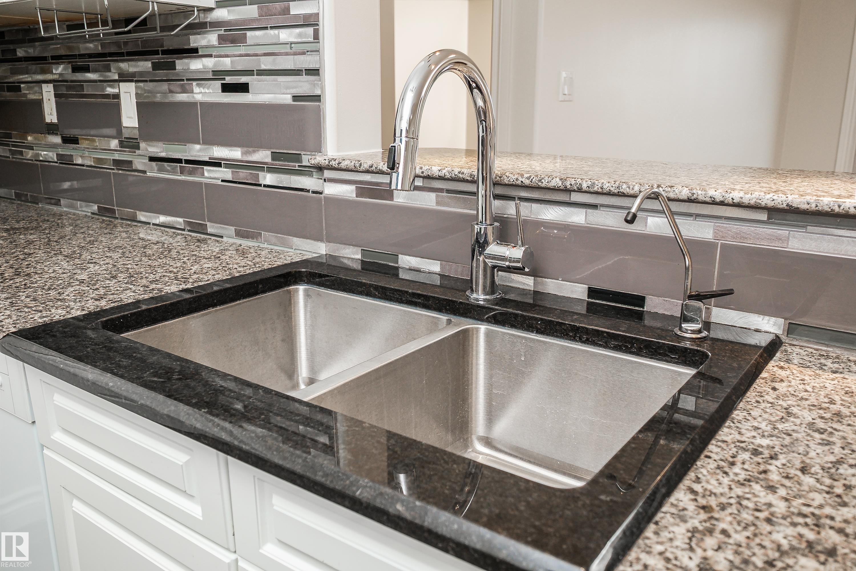 #408A 6 Spruce Ridge Dr, Spruce Grove, AB - Indoor Photo Showing Kitchen With Double Sink With Upgraded Kitchen