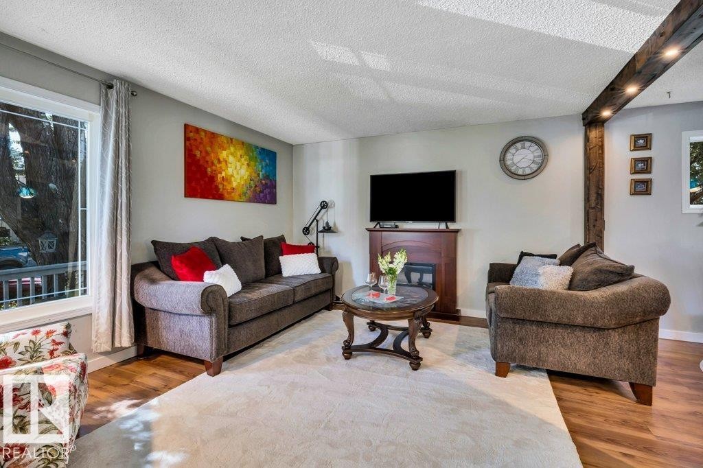 216 Greenwood Drive, Spruce Grove, AB - Indoor Photo Showing Living Room