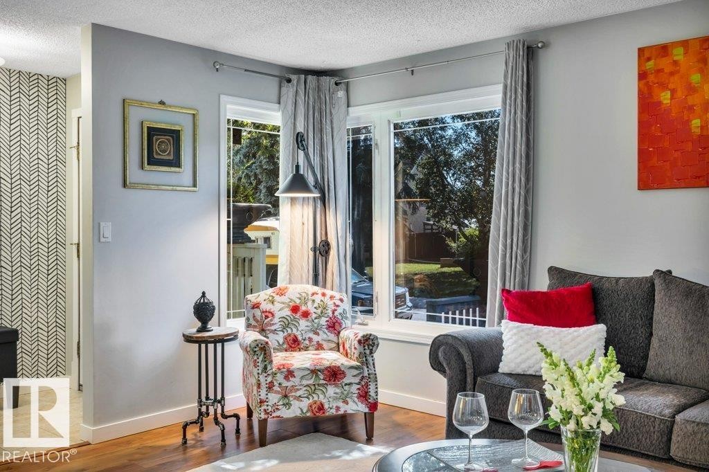 216 Greenwood Drive, Spruce Grove, AB - Indoor Photo Showing Living Room