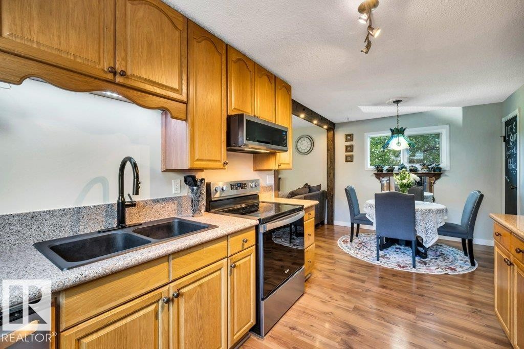 216 Greenwood Drive, Spruce Grove, AB - Indoor Photo Showing Kitchen With Double Sink
