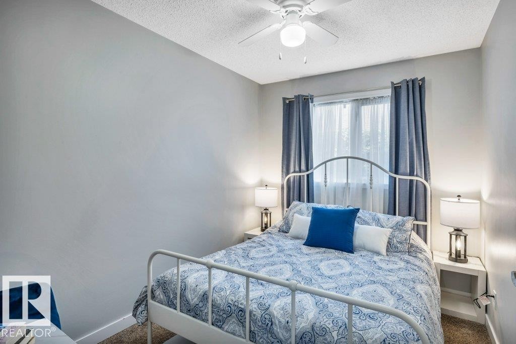 216 Greenwood Drive, Spruce Grove, AB - Indoor Photo Showing Bedroom