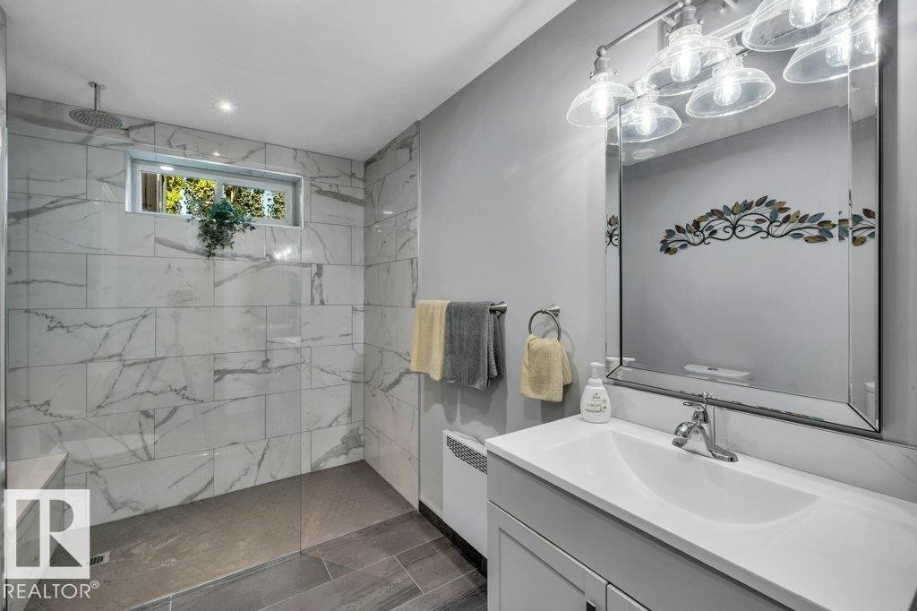 216 Greenwood Drive, Spruce Grove, AB - Indoor Photo Showing Bathroom