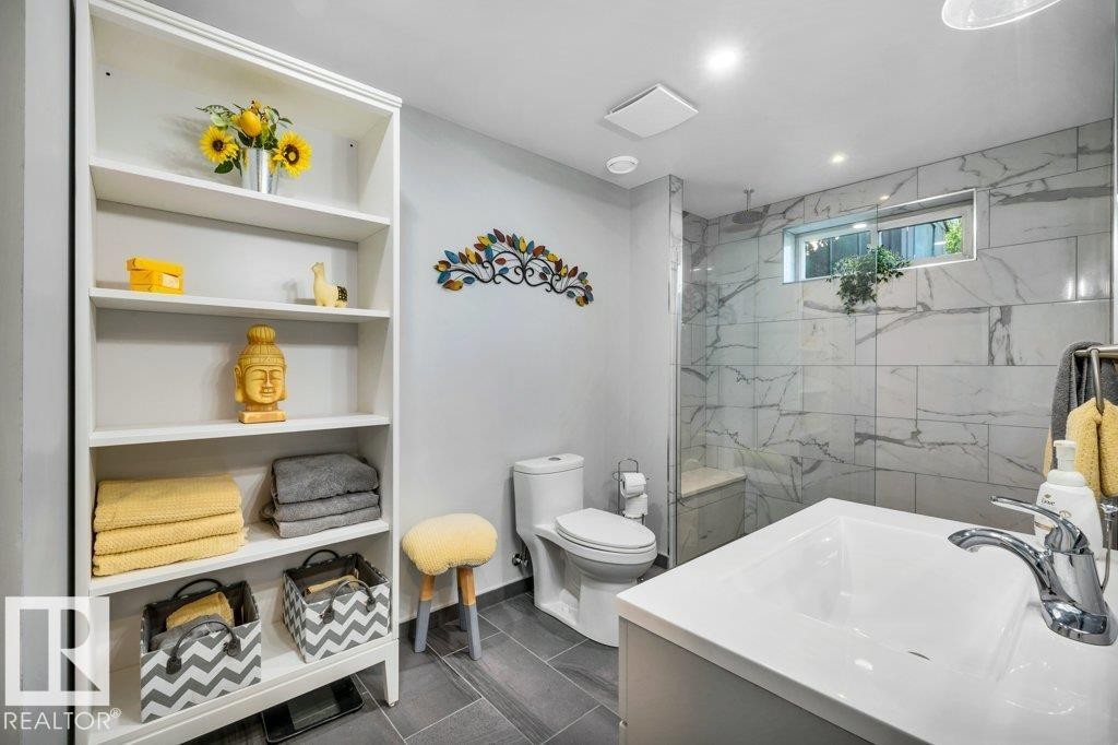216 Greenwood Drive, Spruce Grove, AB - Indoor Photo Showing Bathroom