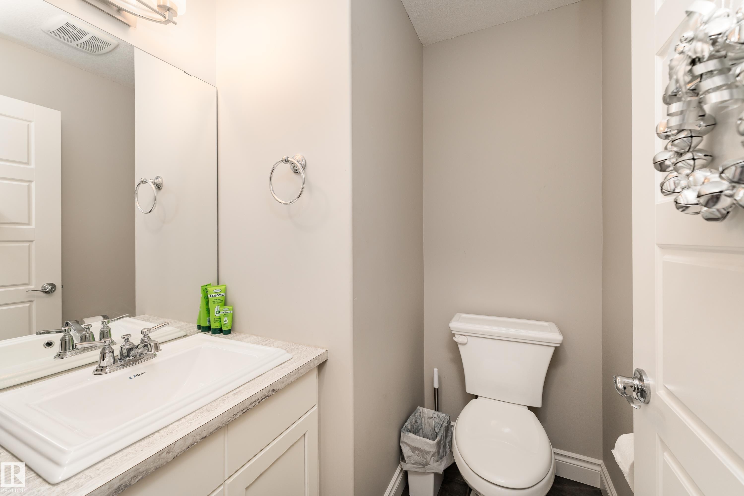 2338 Glenridding Boulevard Sw, Edmonton, AB - Indoor Photo Showing Bathroom