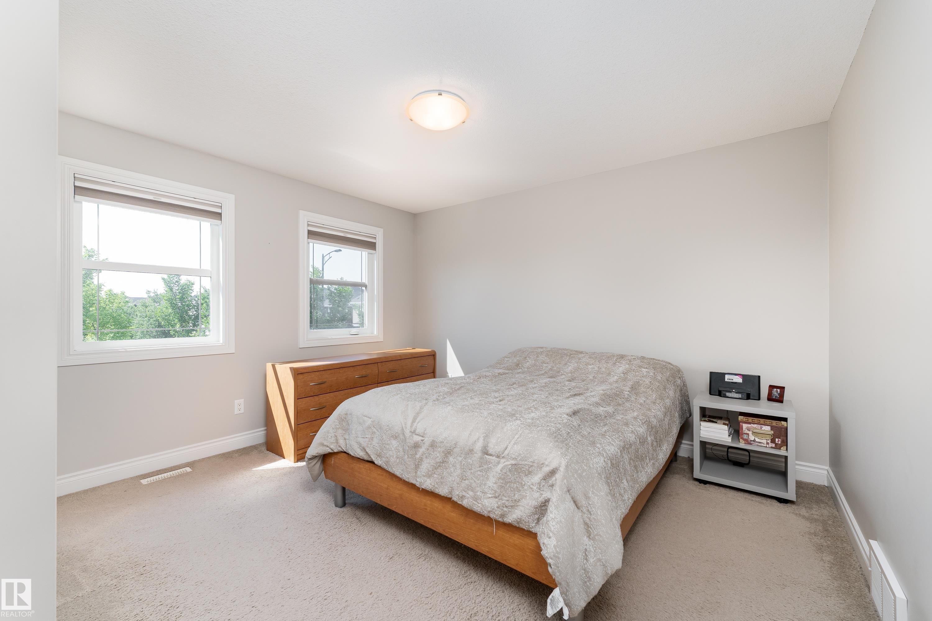 2338 Glenridding Boulevard Sw, Edmonton, AB - Indoor Photo Showing Bedroom