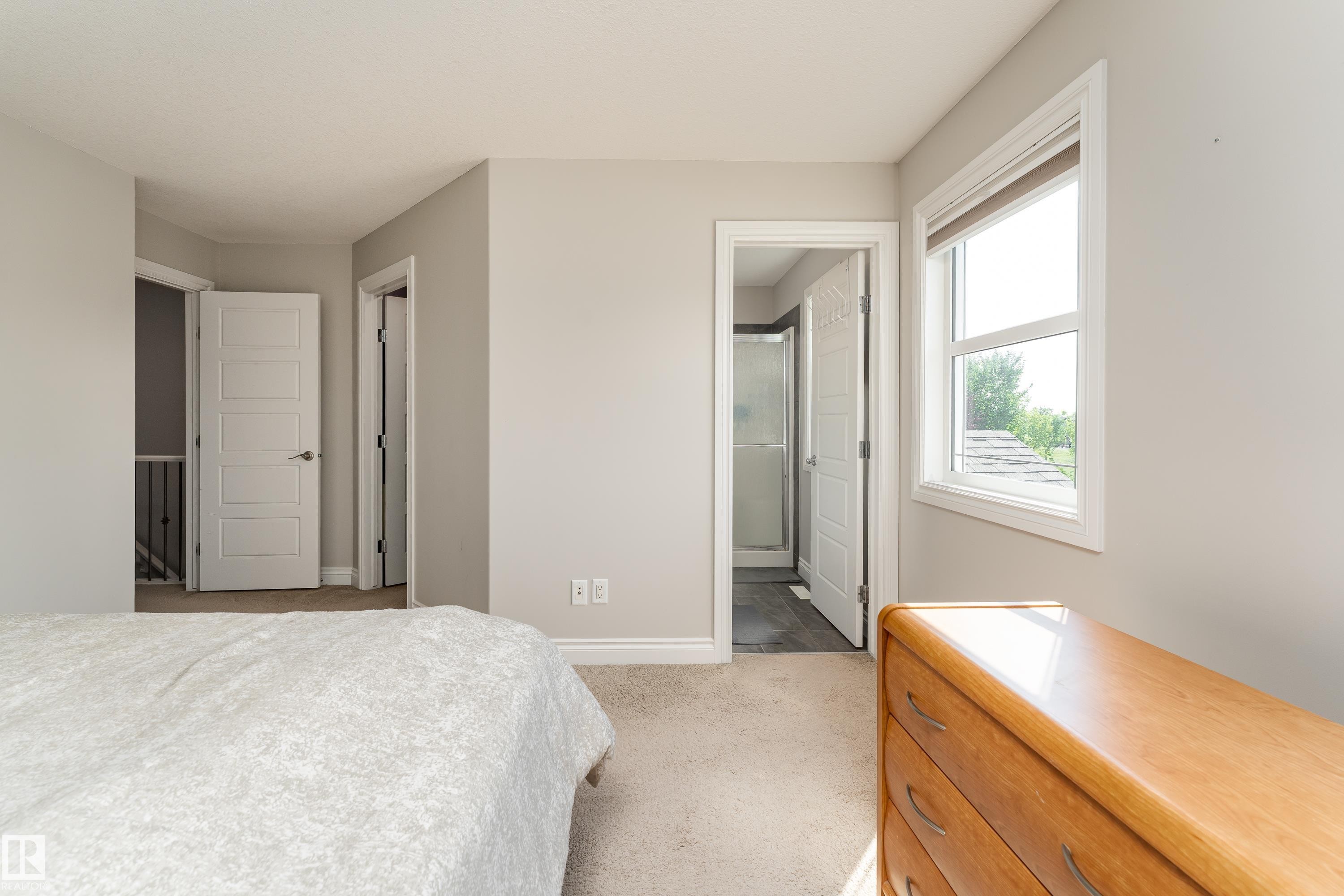 2338 Glenridding Boulevard Sw, Edmonton, AB - Indoor Photo Showing Bedroom