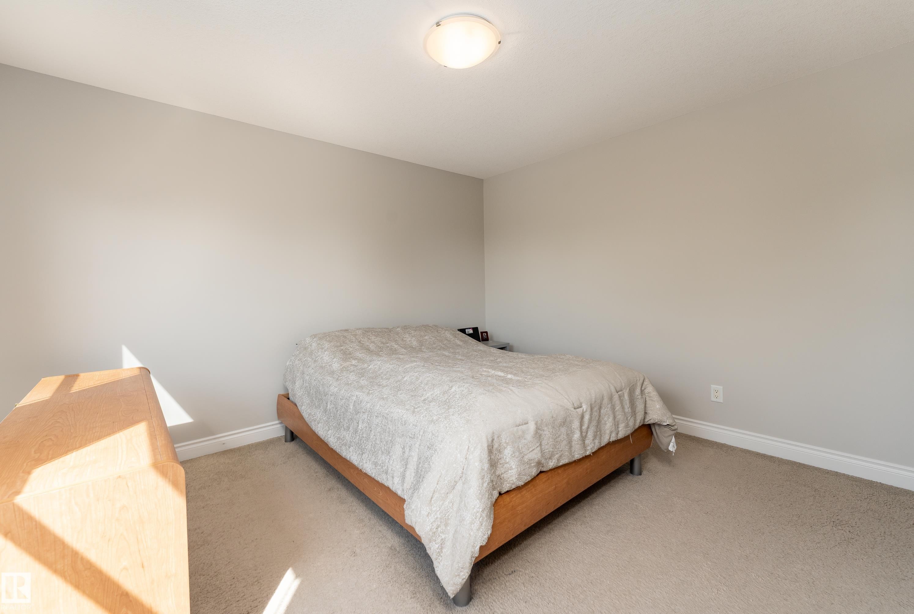 2338 Glenridding Boulevard Sw, Edmonton, AB - Indoor Photo Showing Bedroom